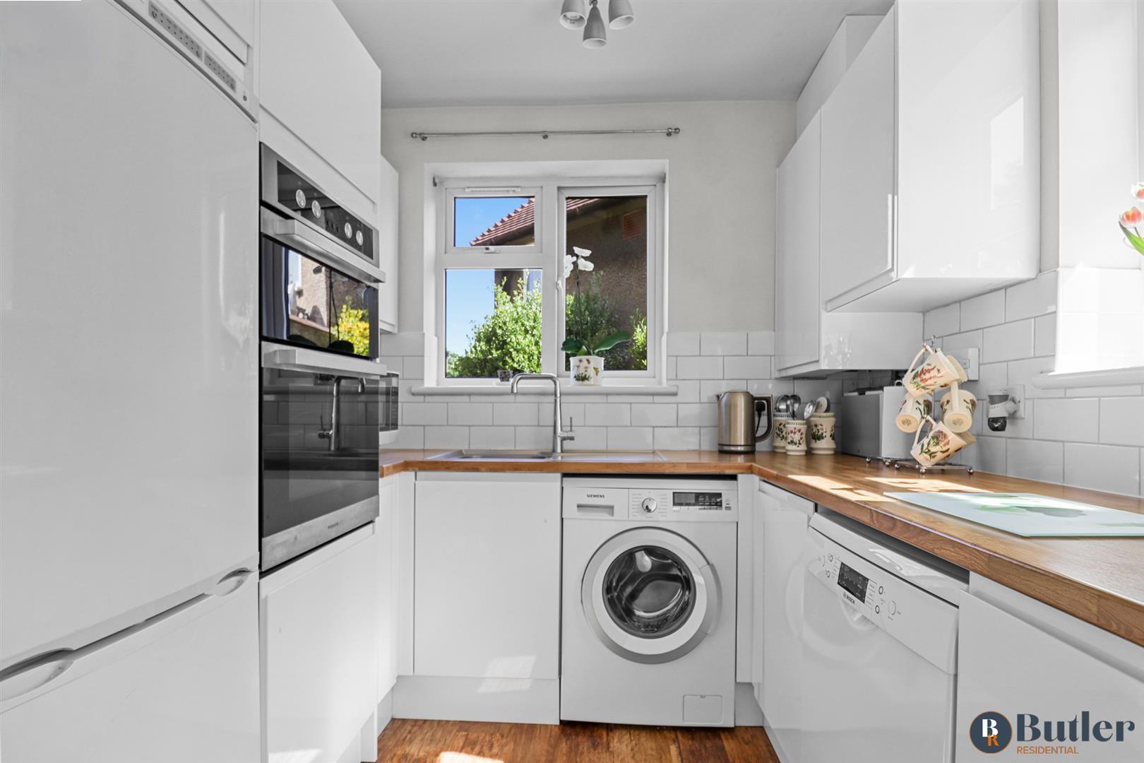 3 bed semi-detached house for sale in Mullway, Letchworth Garden City 6