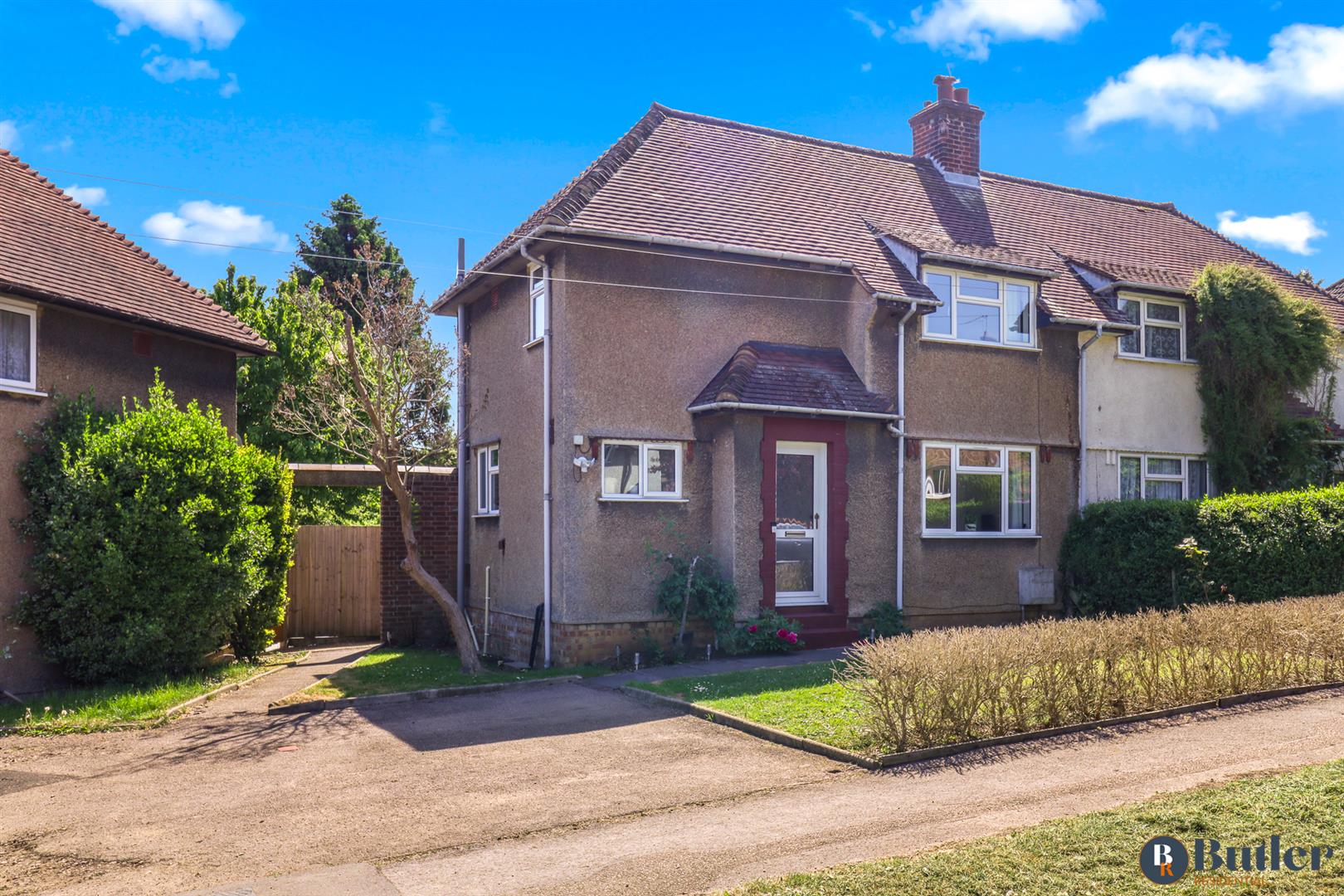 3 bed semi-detached house for sale in Mullway, Letchworth Garden City  - Property Image 1