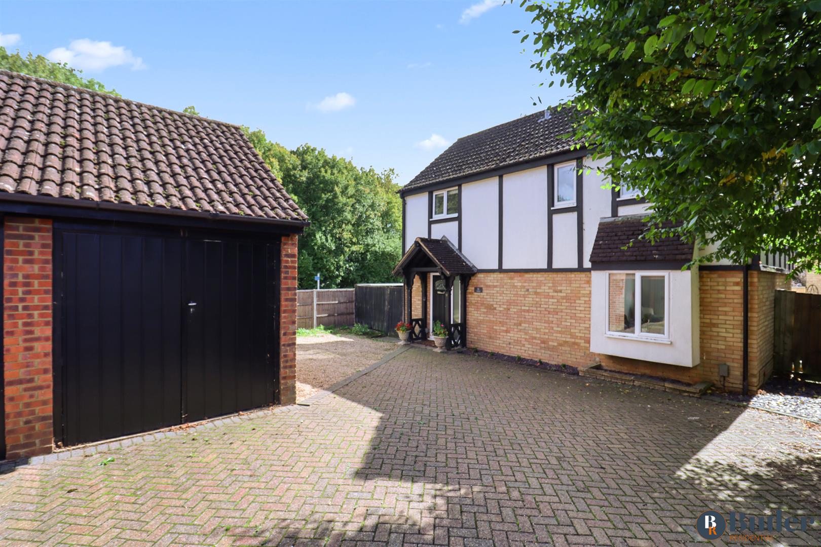 4 bed detached house for sale in Chalkdown, Stevenage - Property Image 1