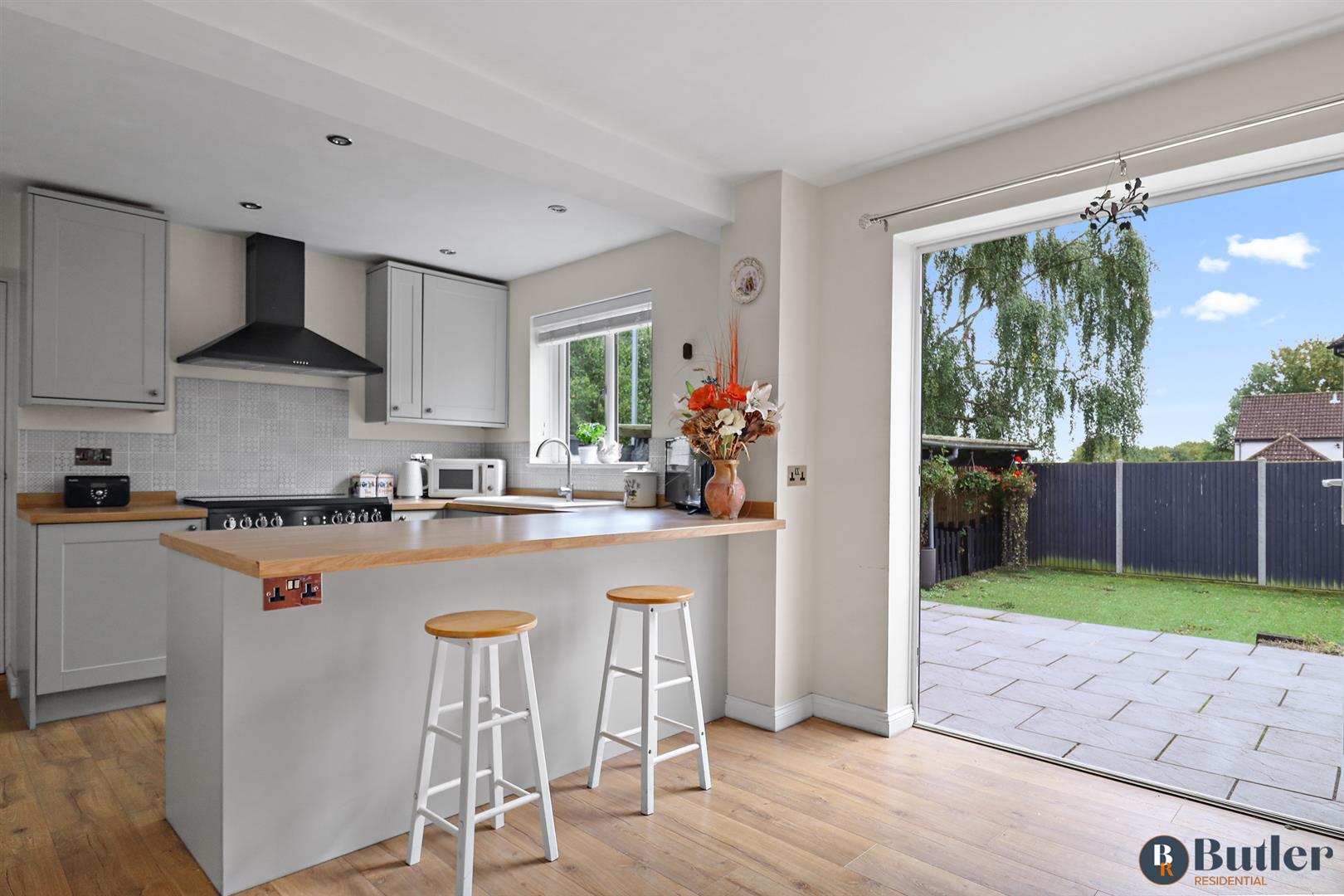 4 bed detached house for sale in Chalkdown, Stevenage  - Property Image 2