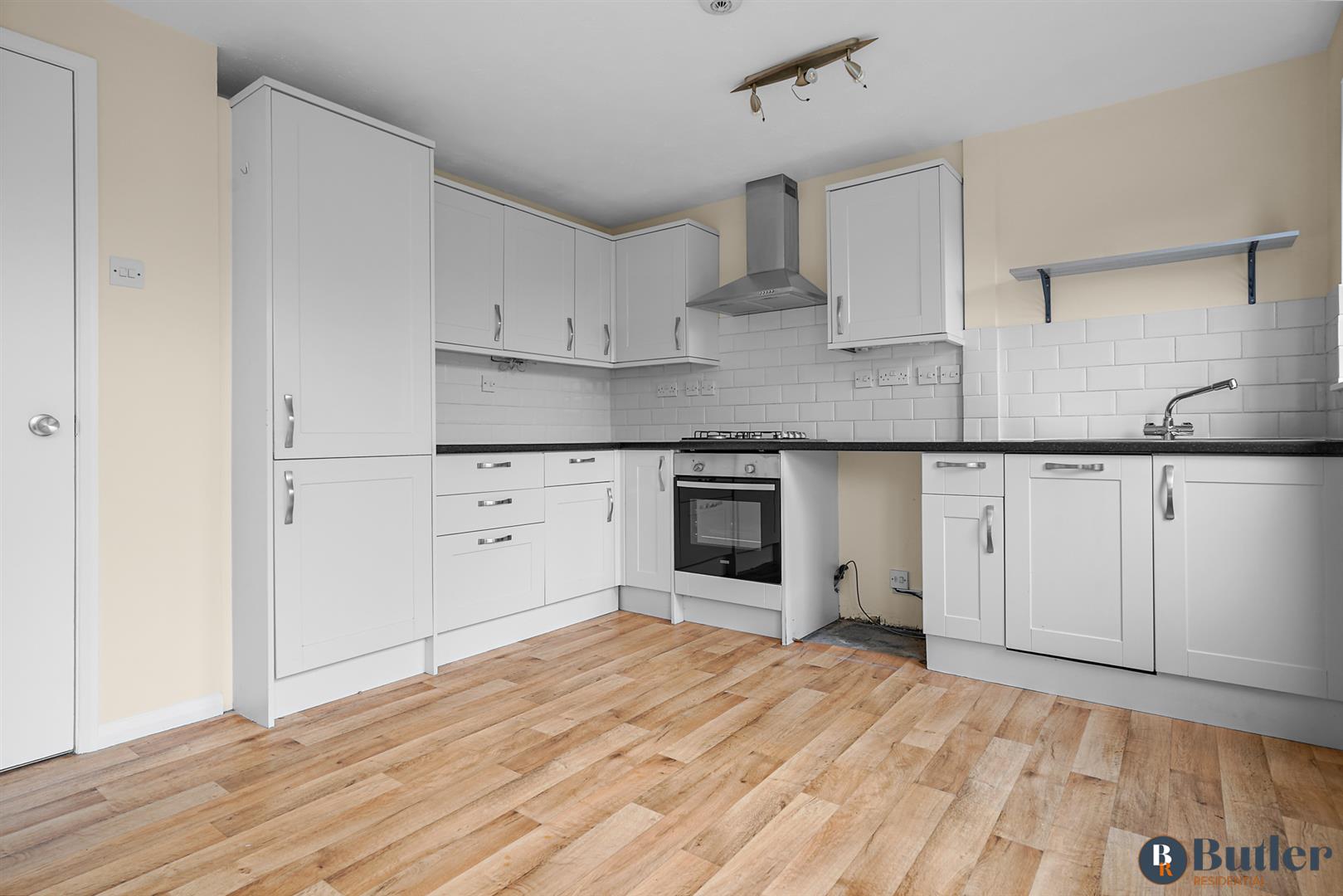 3 bed house for sale in Church Field, Ware 2