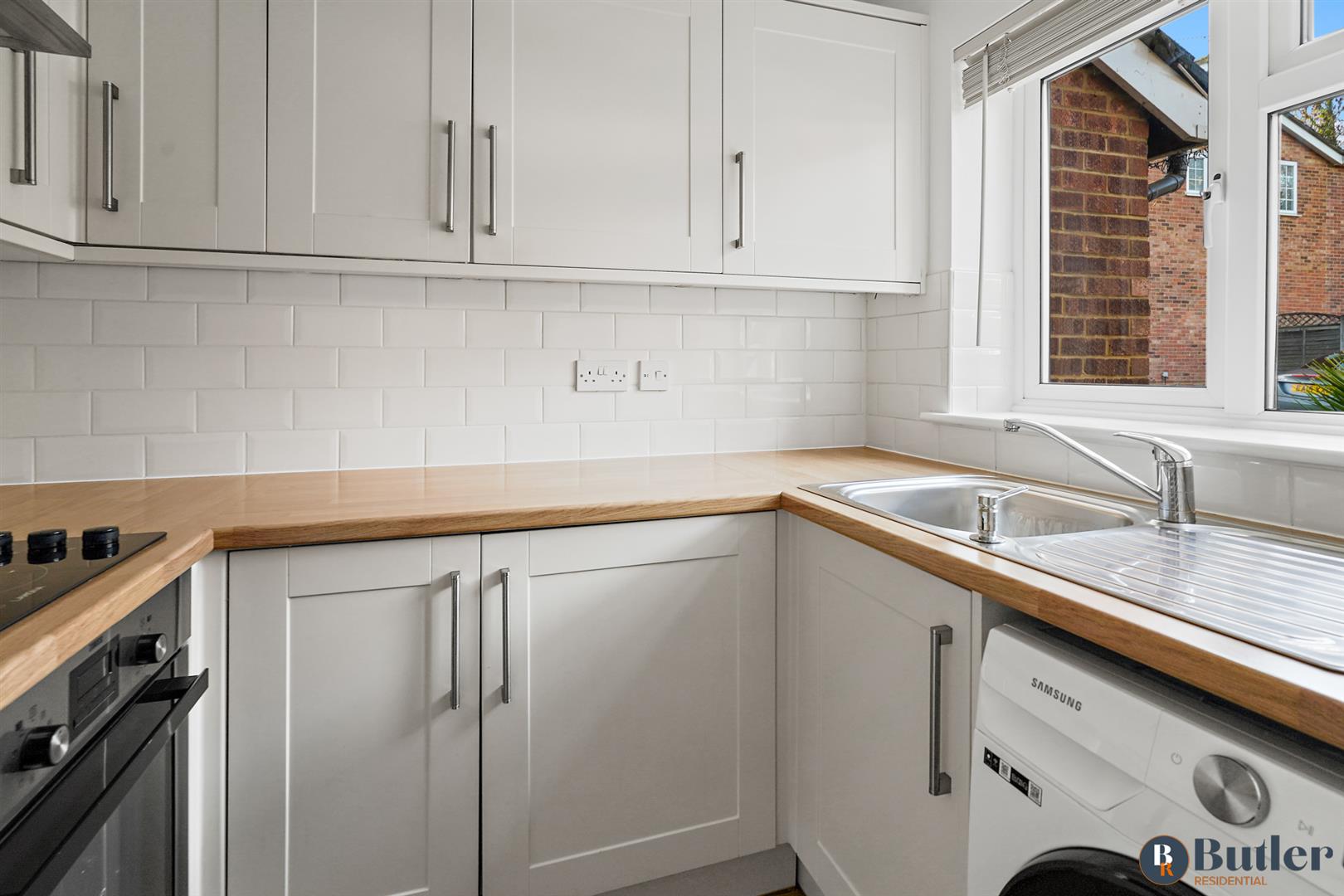 2 bed house for sale in Wheatsheaf Drive, Ware  - Property Image 2