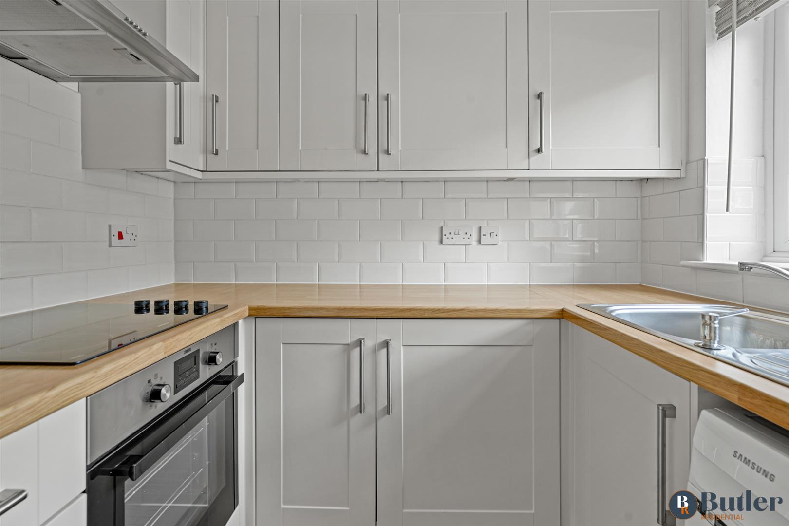 2 bed house for sale in Wheatsheaf Drive, Ware 2