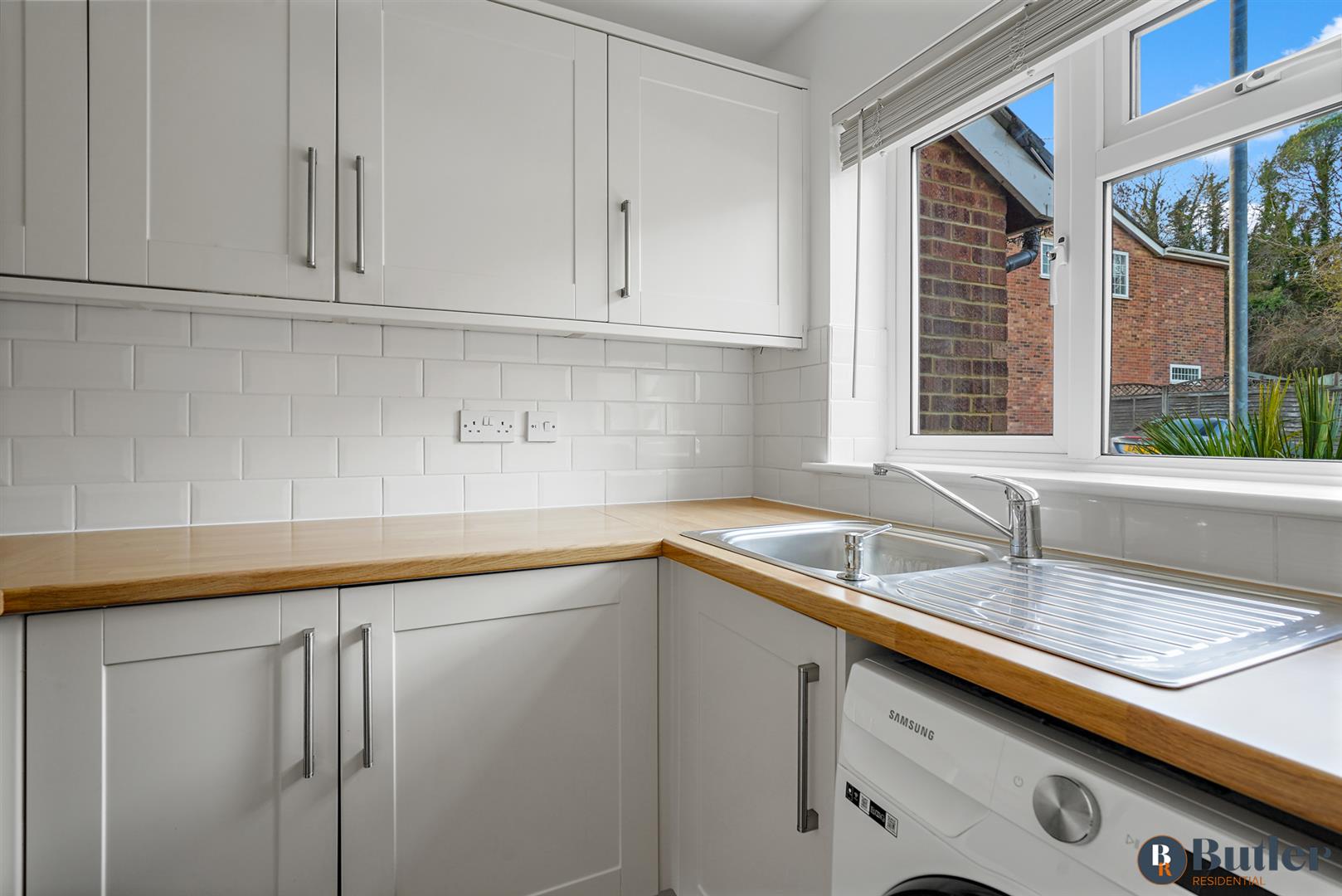 2 bed house for sale in Wheatsheaf Drive, Ware  - Property Image 4