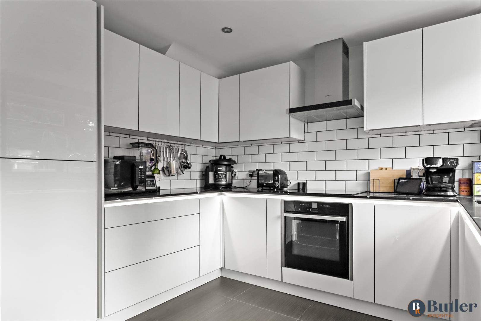 3 bed end of terrace house for sale in Chagny Close, Letchworth Garden City 9