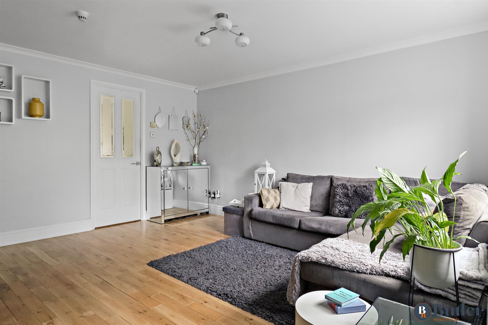 3 bed end of terrace house for sale in Chagny Close, Letchworth Garden City  - Property Image 2