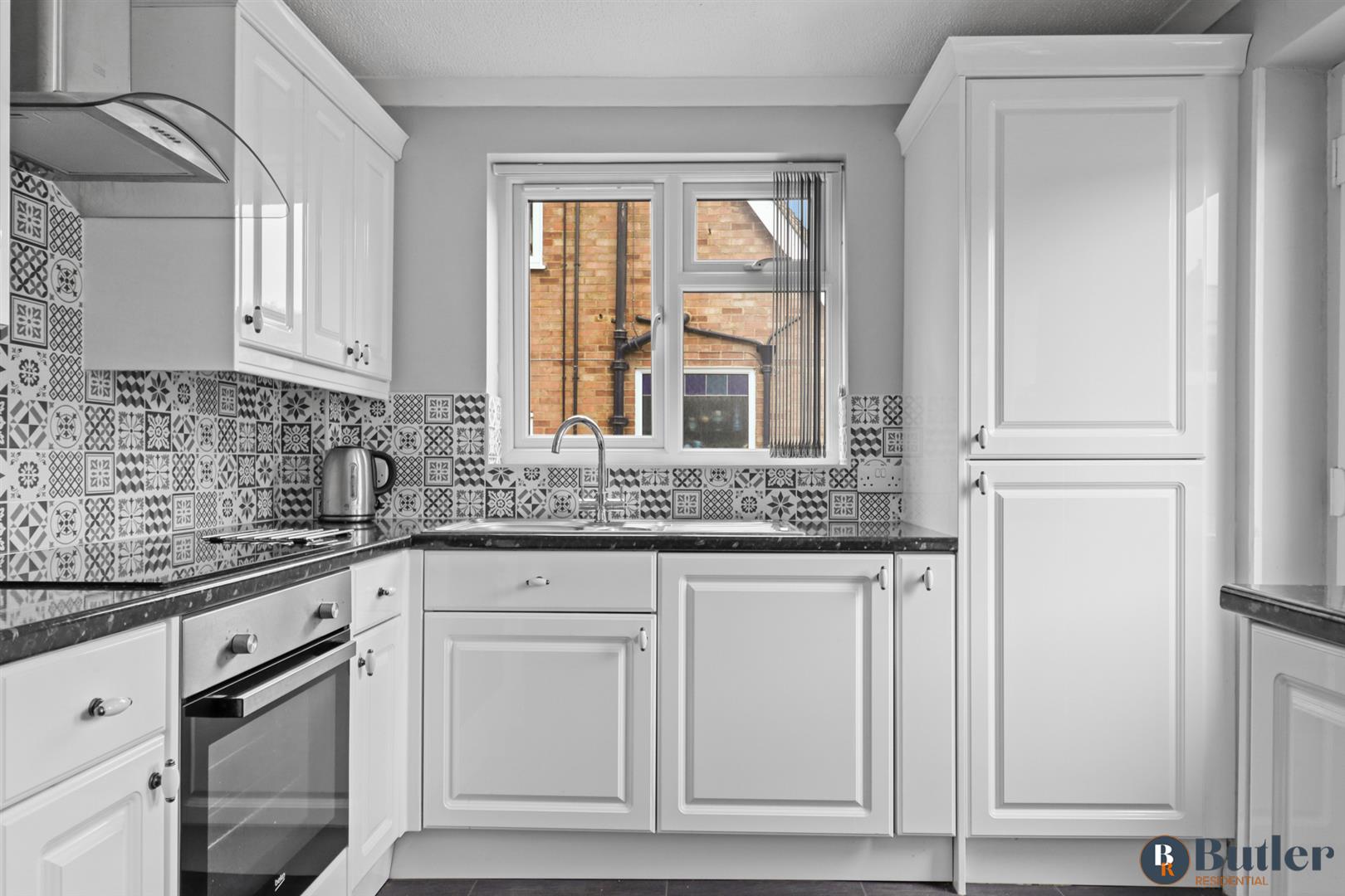 2 bed semi-detached house for sale in Orchard Crescent, Stevenage  - Property Image 6