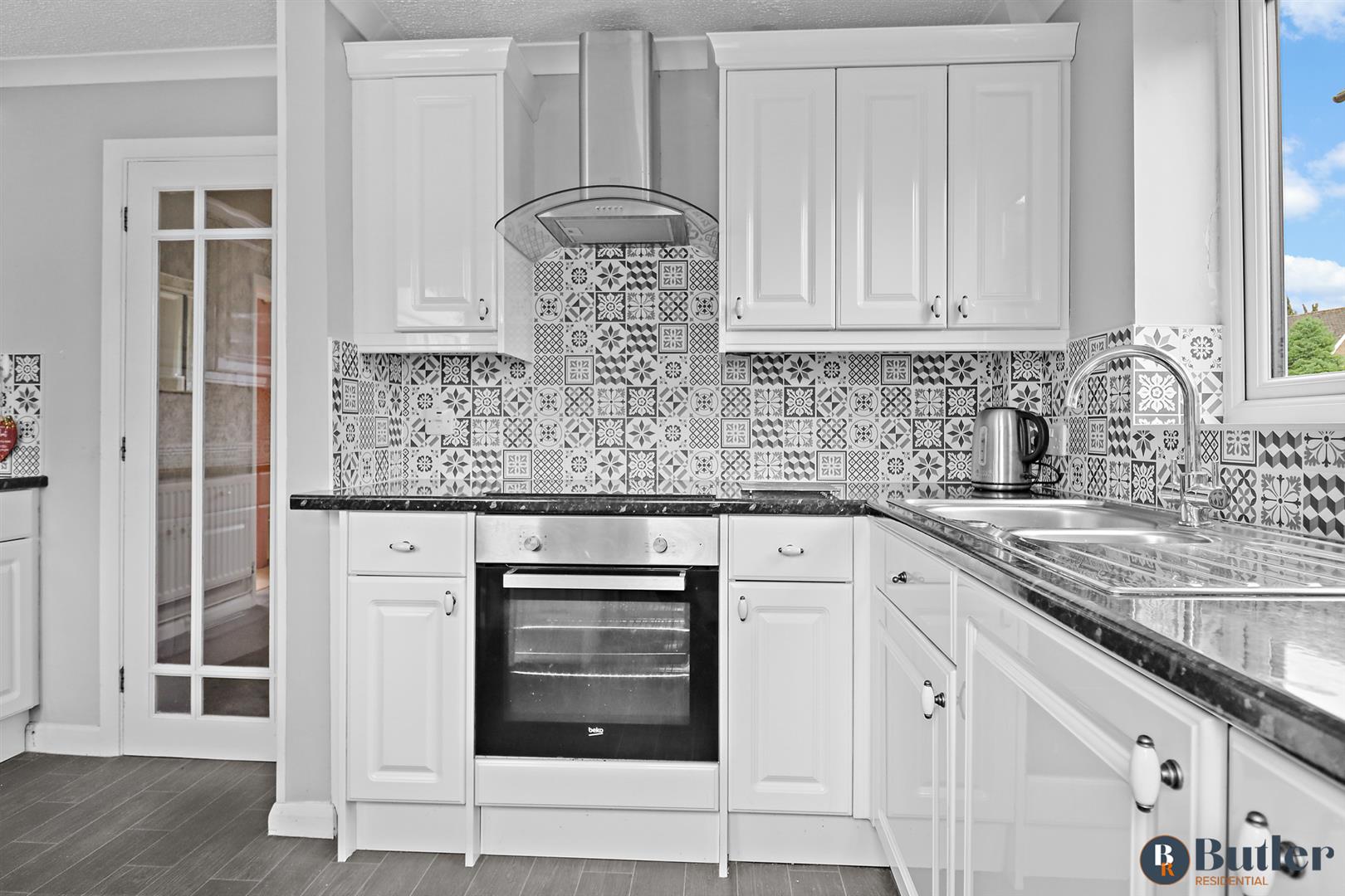 2 bed semi-detached house for sale in Orchard Crescent, Stevenage  - Property Image 5