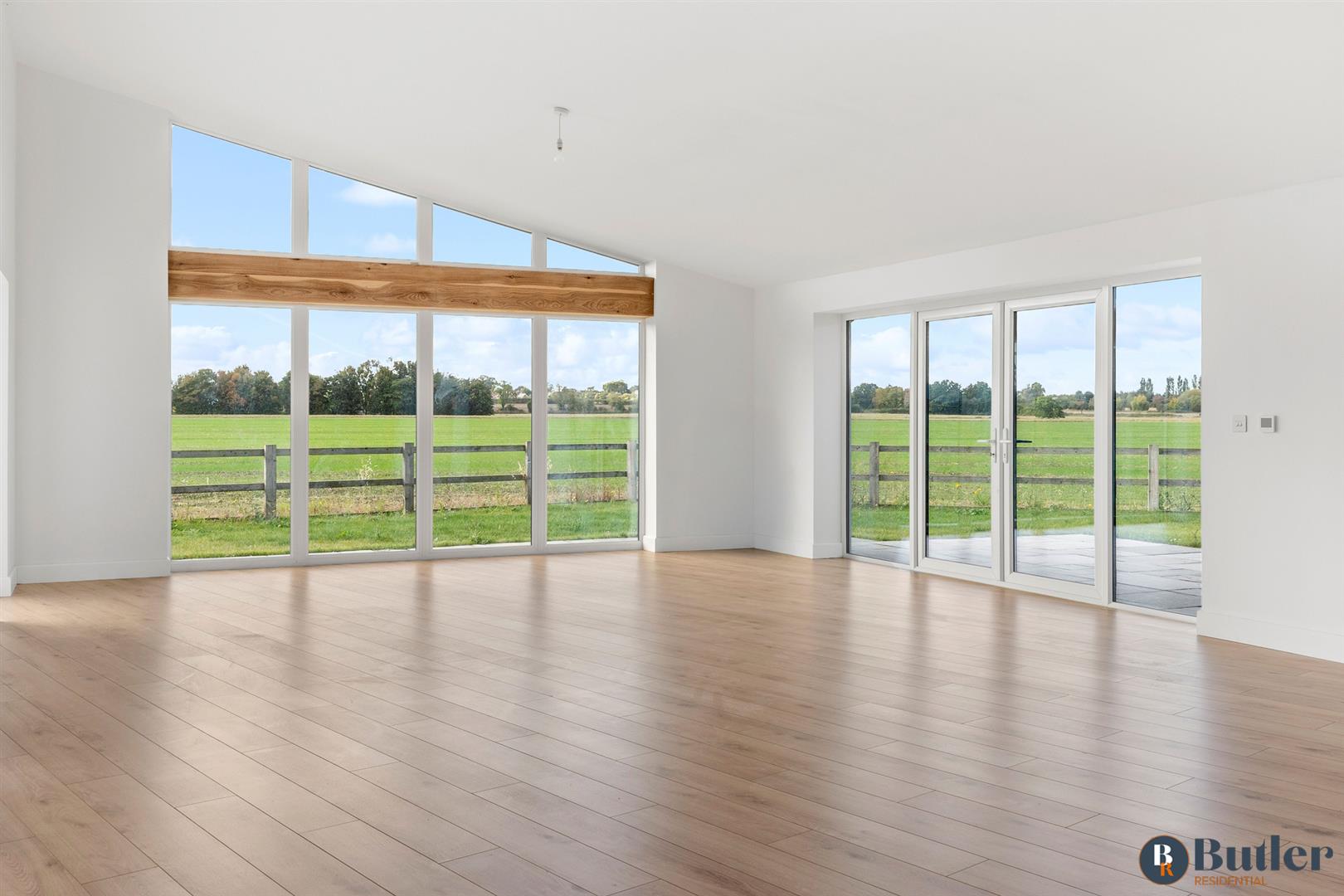 4 bed detached bungalow for sale in Grange View, Blunham  - Property Image 3