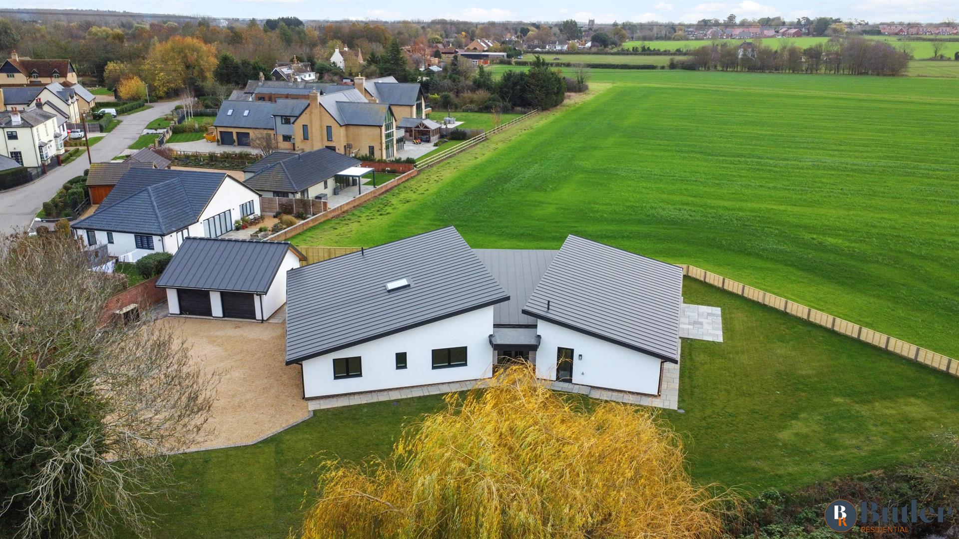 4 bed detached bungalow for sale in Grange View, Blunham - Property Image 1