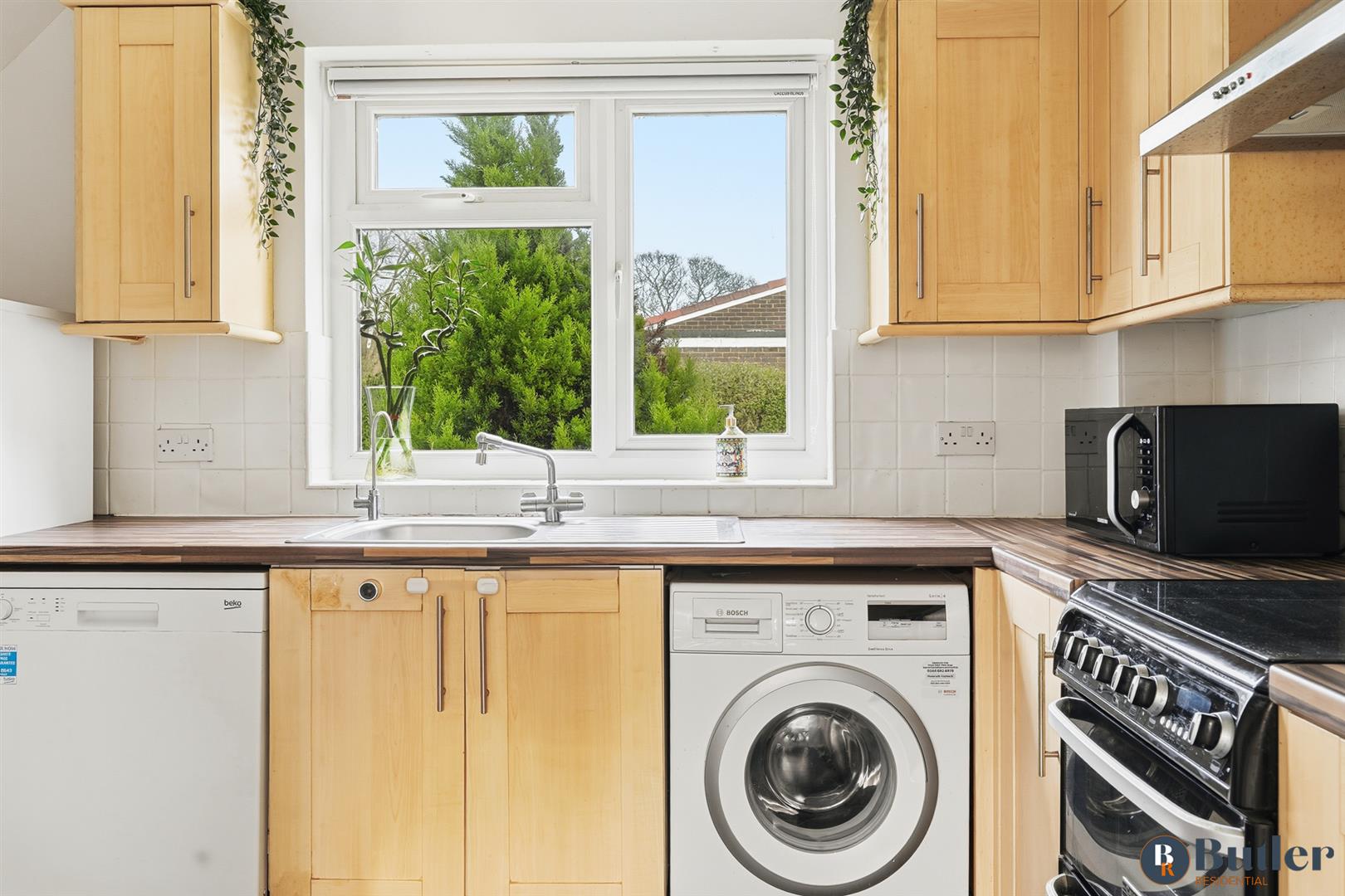 3 bed semi-detached house for sale in Lymington Road, Stevenage 12