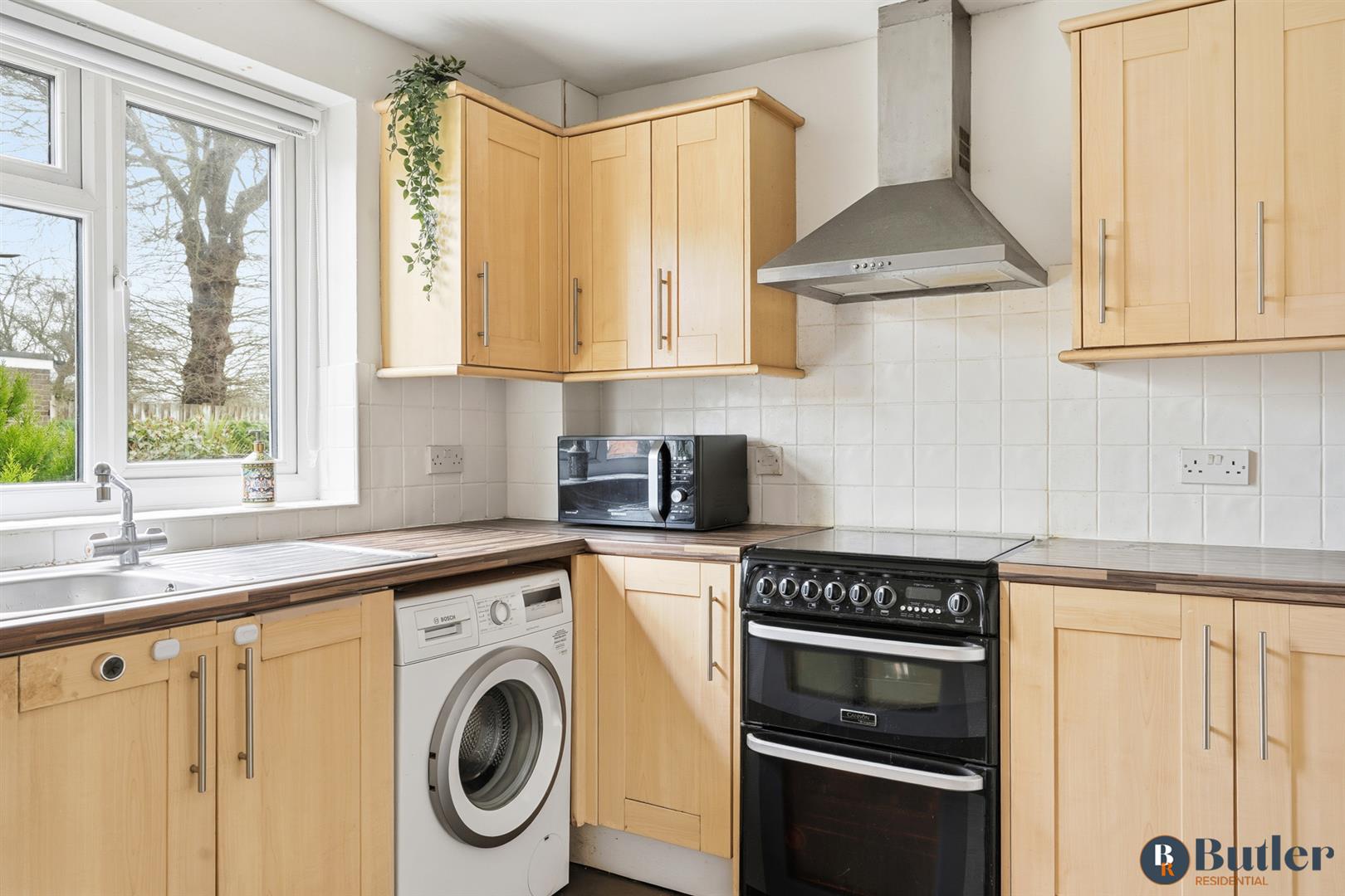 3 bed semi-detached house for sale in Lymington Road, Stevenage 11