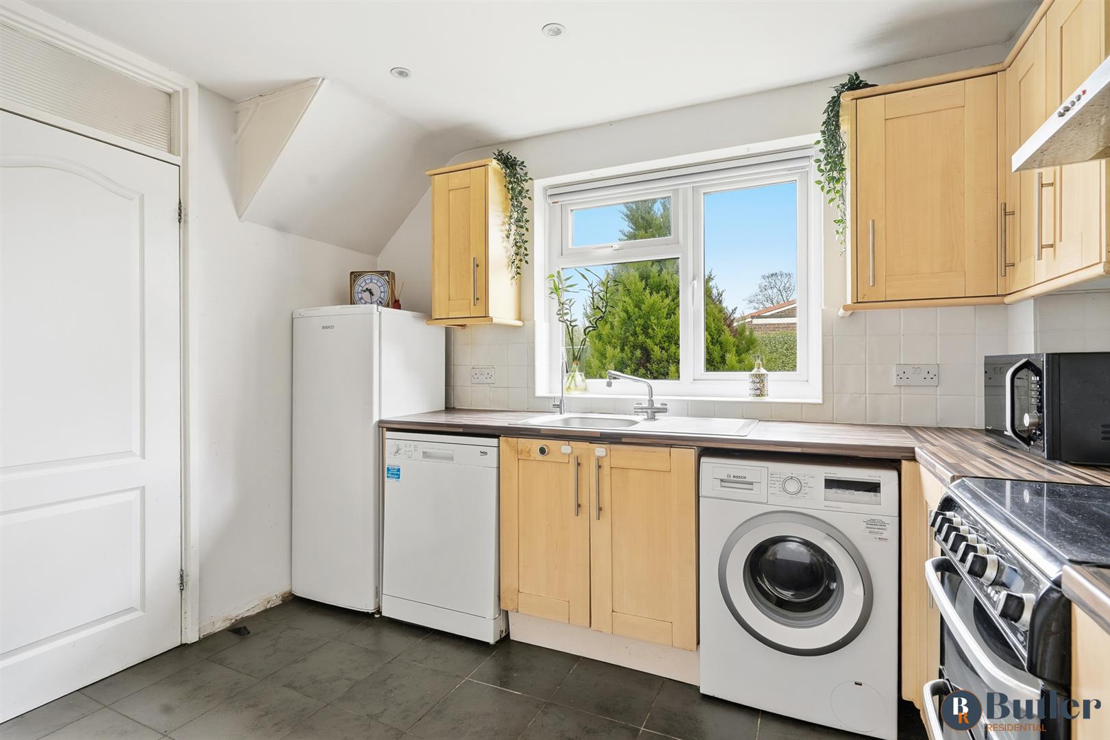 3 bed semi-detached house for sale in Lymington Road, Stevenage  - Property Image 14