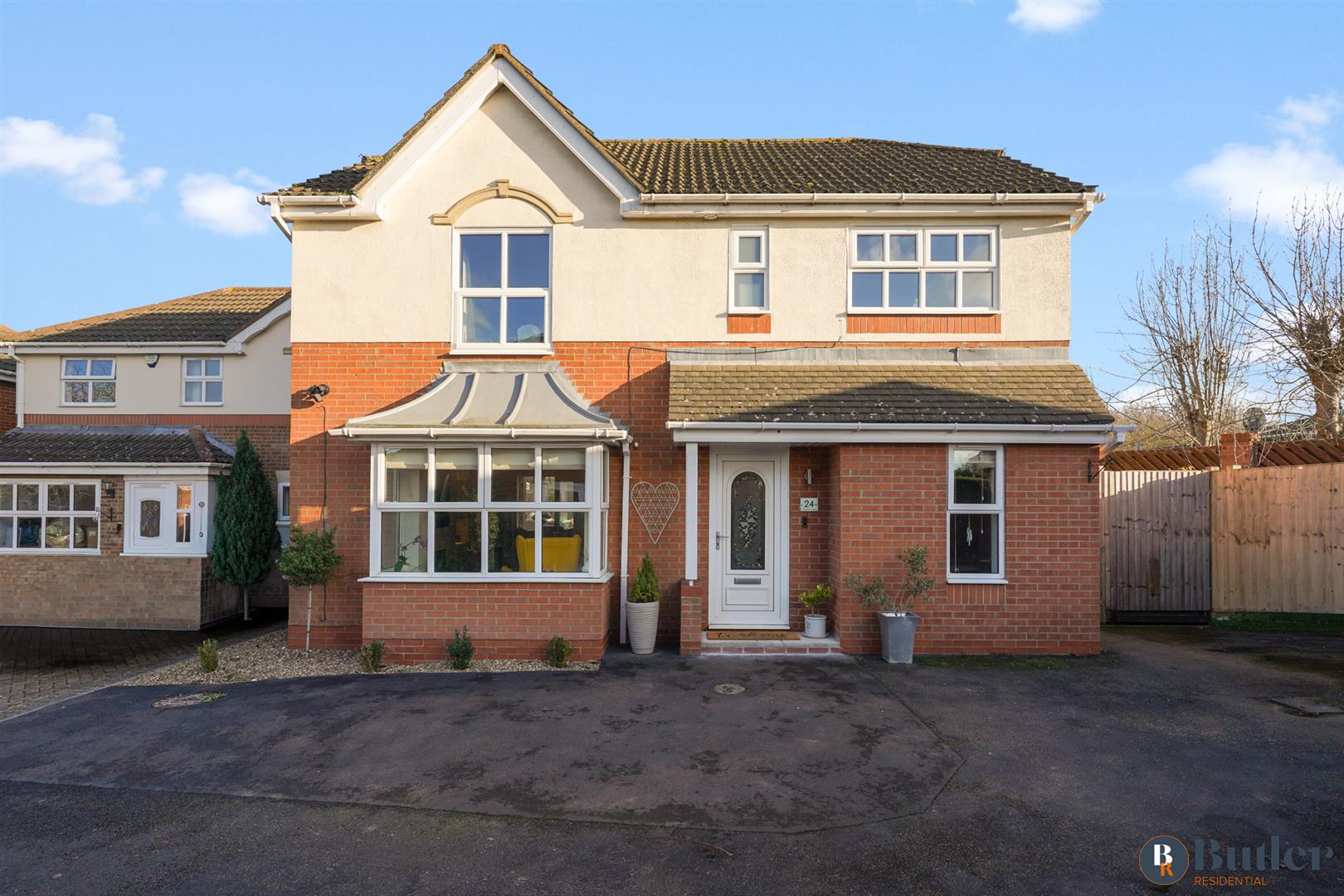 4 bed detached house for sale in Montgomery Avenue, Shefford, SG17