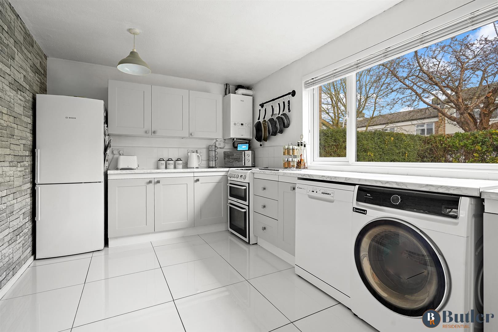 2 bed terraced house for sale in Douglas Drive, Stevenage  - Property Image 2