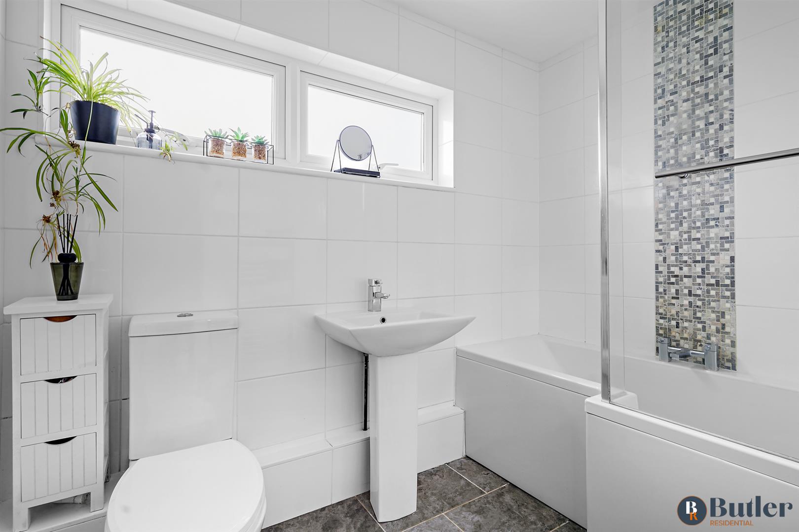 2 bed terraced house for sale in Douglas Drive, Stevenage 25