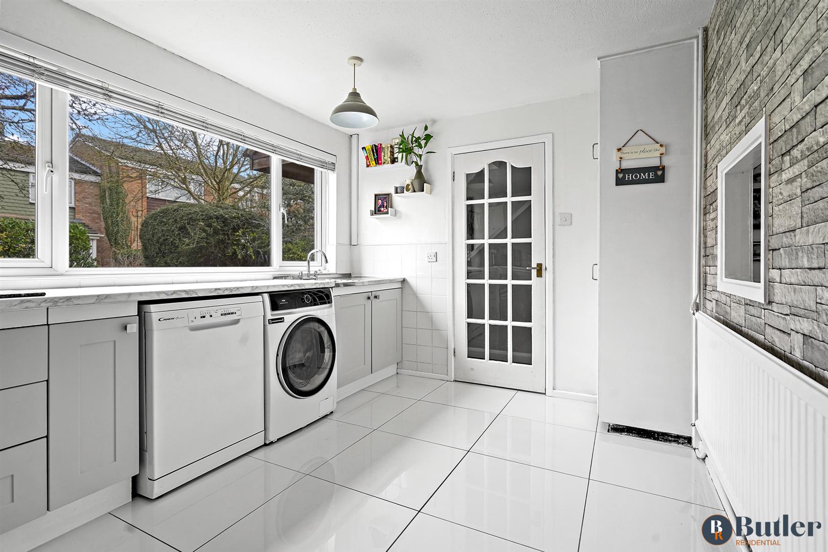 2 bed terraced house for sale in Douglas Drive, Stevenage 4