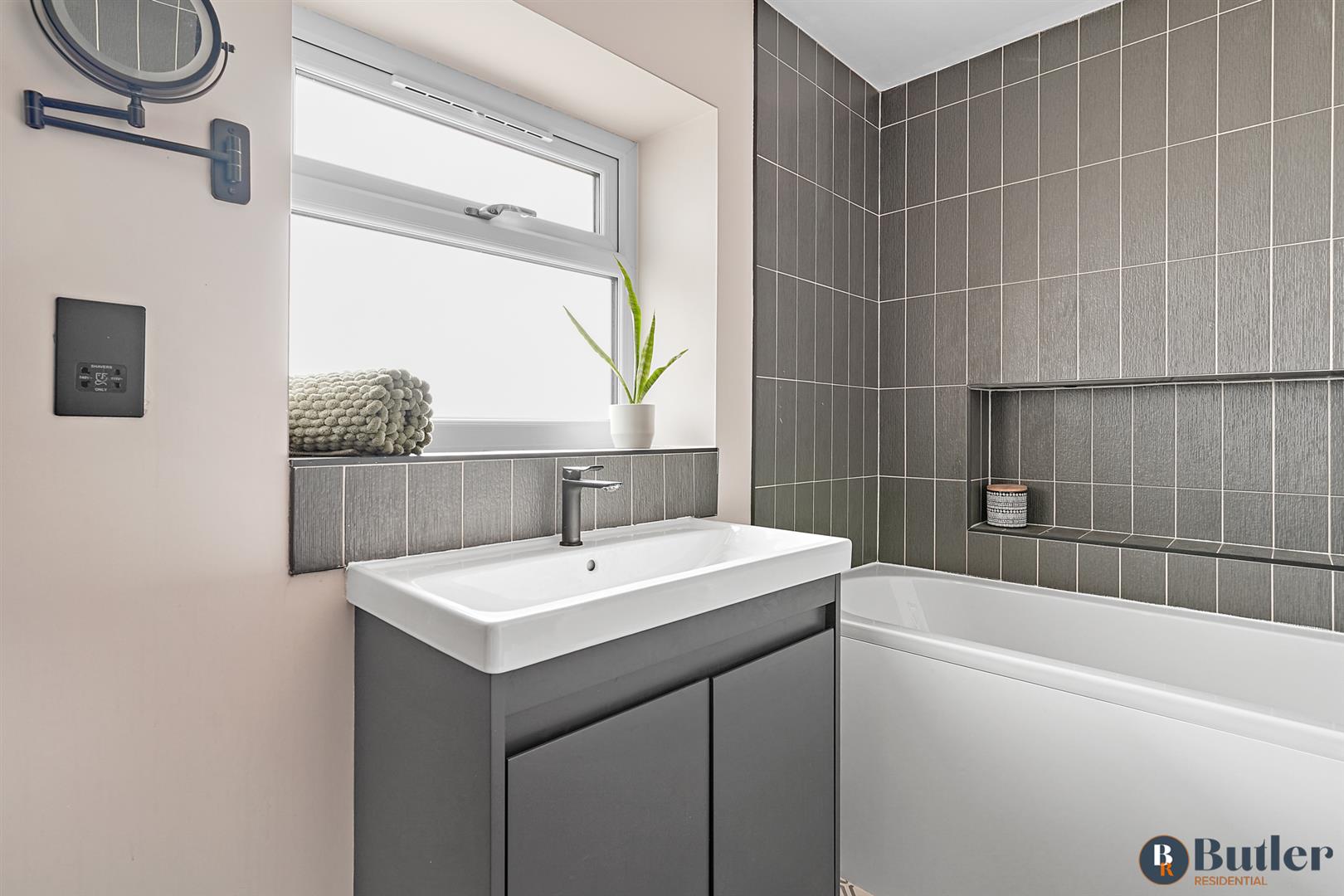 3 bed semi-detached house for sale in Silver Street, St. Neots  - Property Image 62