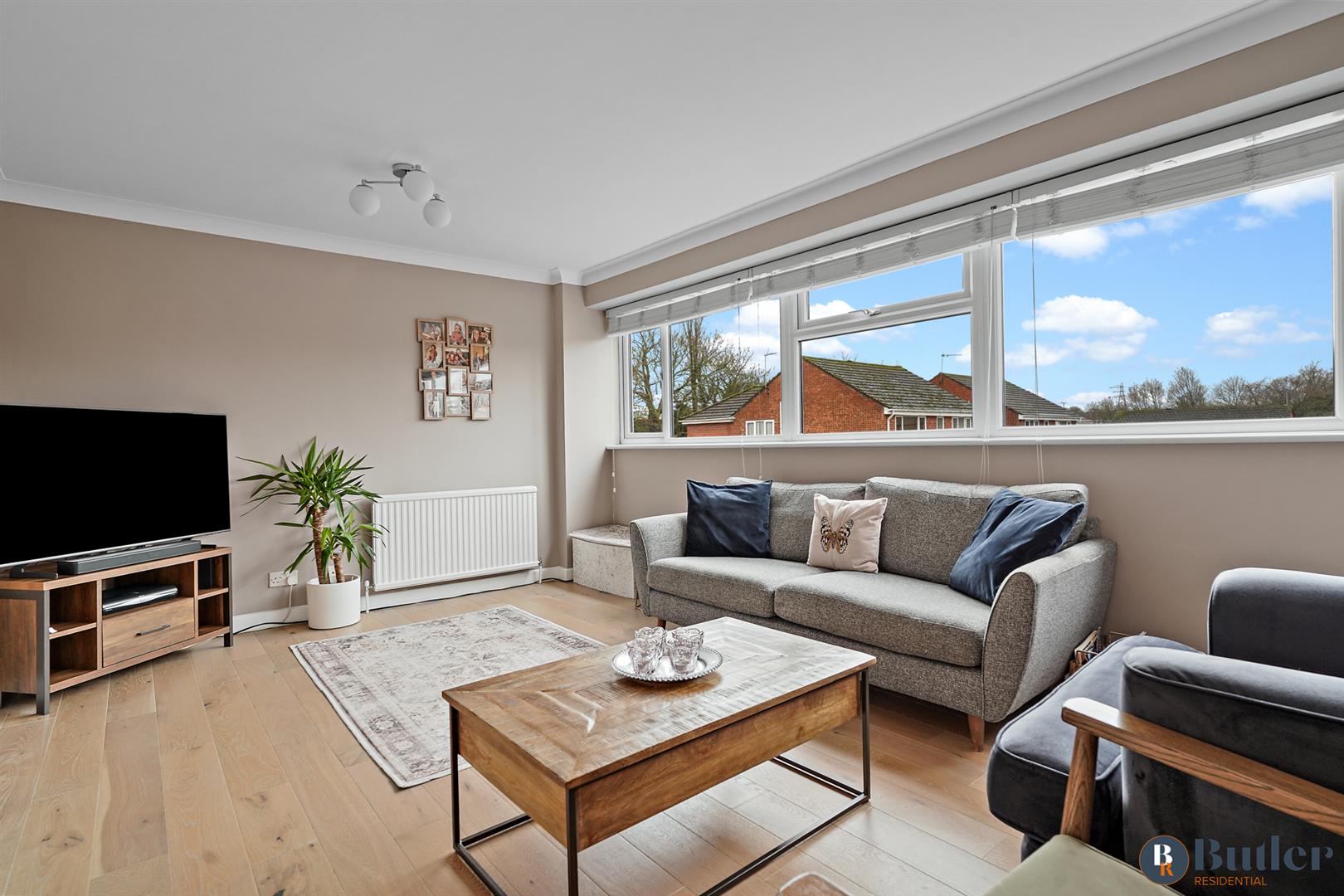 4 bed house for sale in Angotts Mead, Stevenage  - Property Image 2