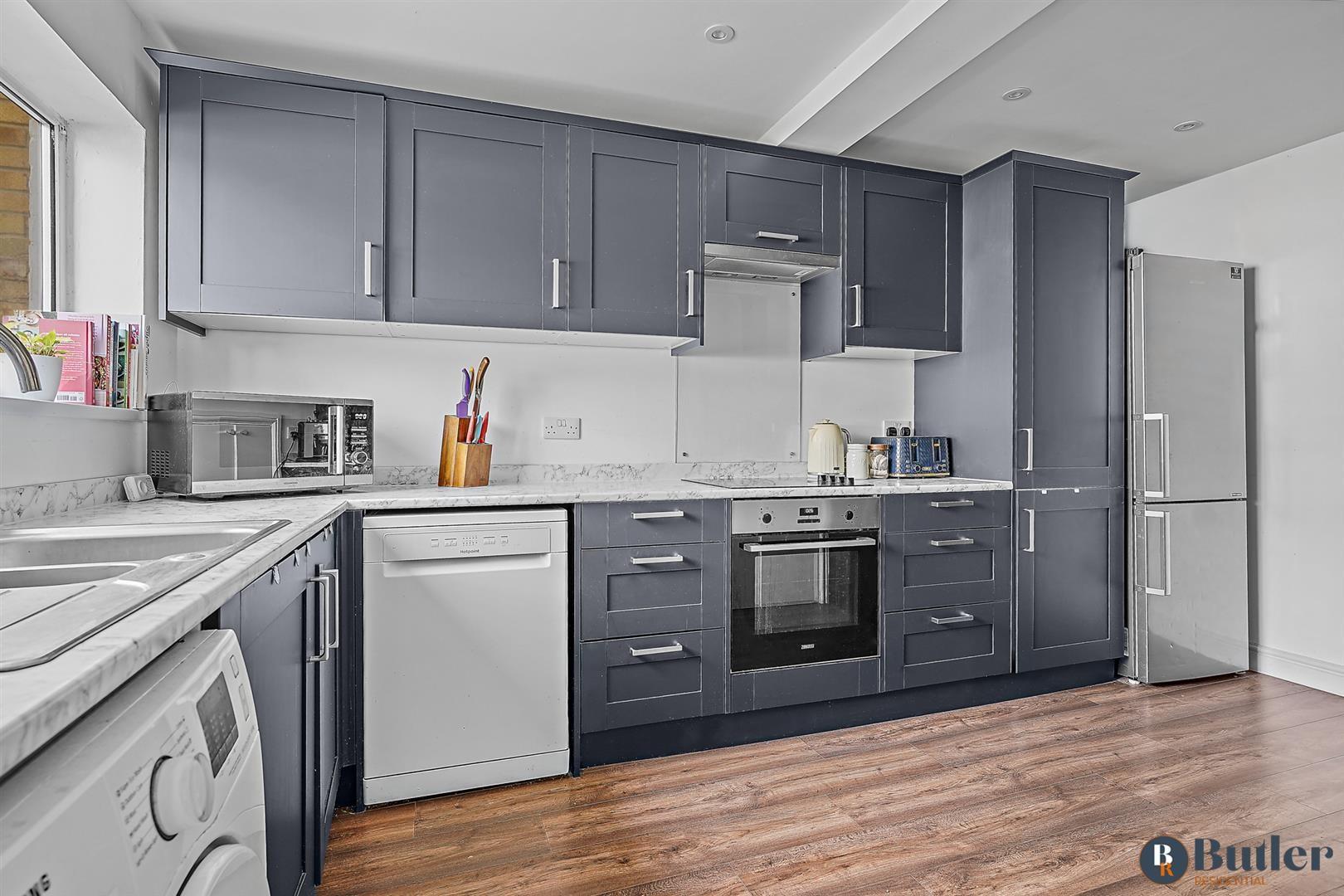 3 bed end of terrace house for sale in Green Close, Stevenage 15