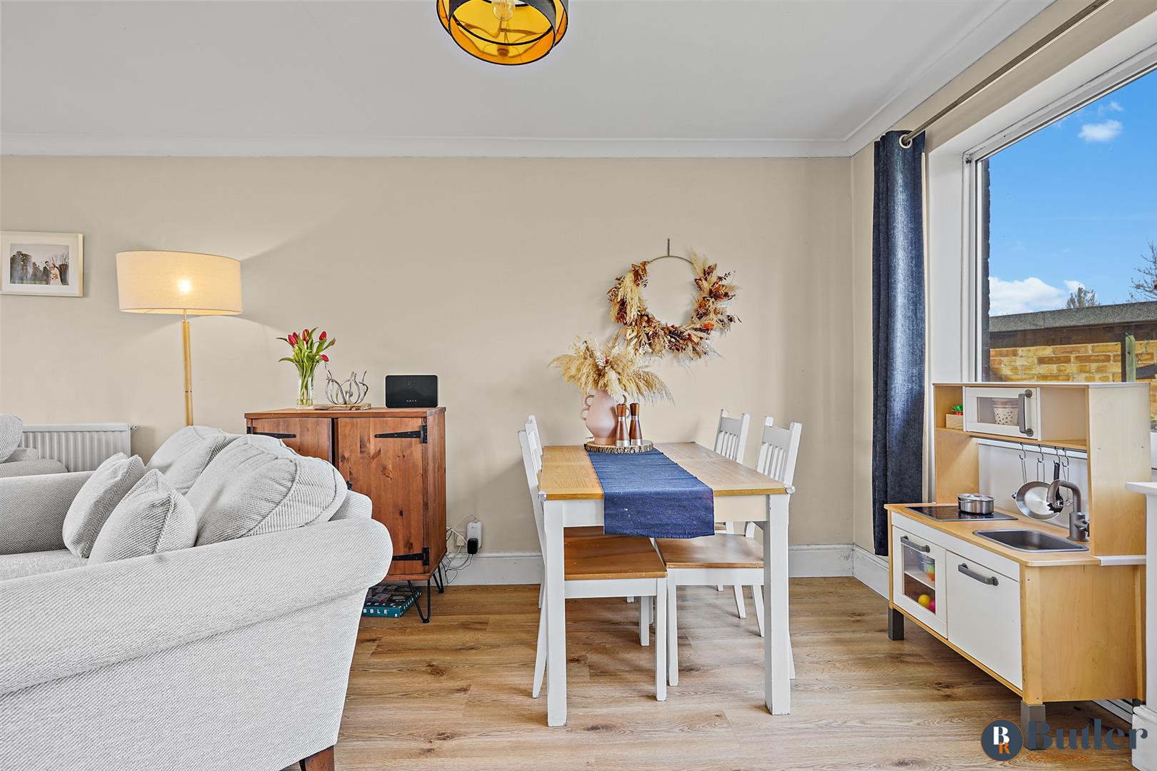 3 bed end of terrace house for sale in Green Close, Stevenage  - Property Image 4