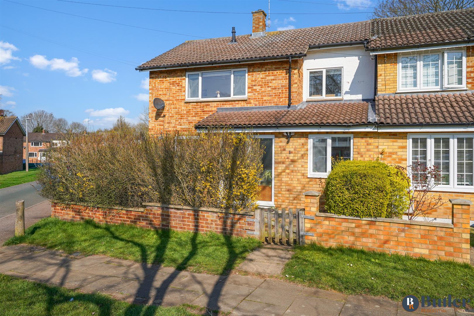 3 bed end of terrace house for sale in Green Close, Stevenage - Property Image 1