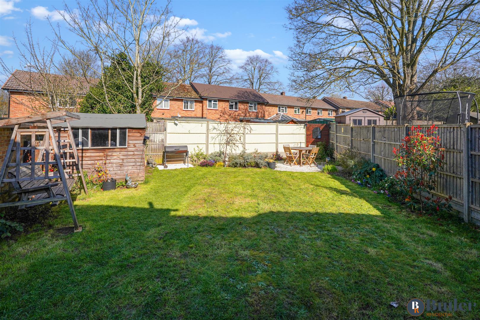 3 bed end of terrace house for sale in Green Close, Stevenage 4