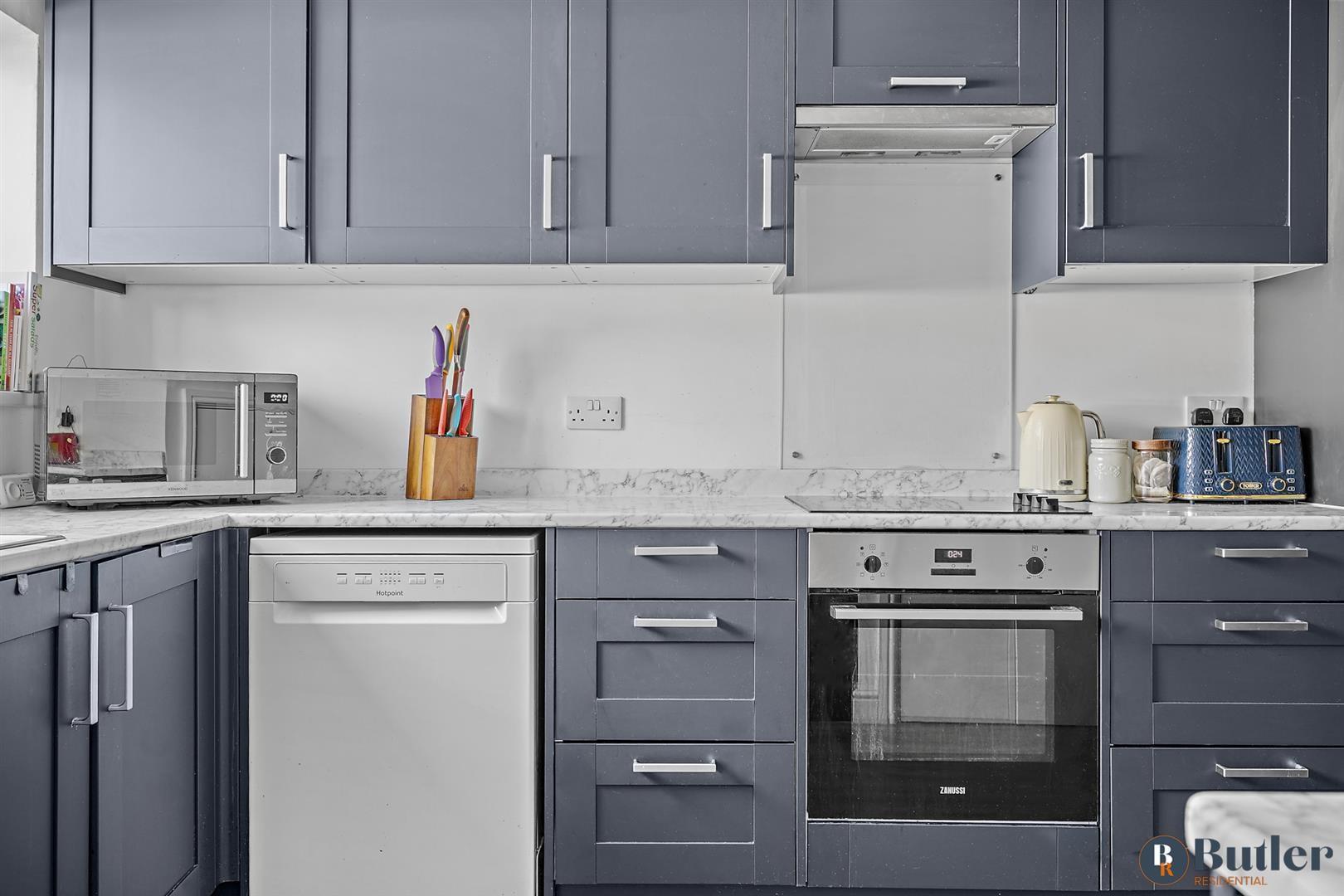 3 bed end of terrace house for sale in Green Close, Stevenage 13