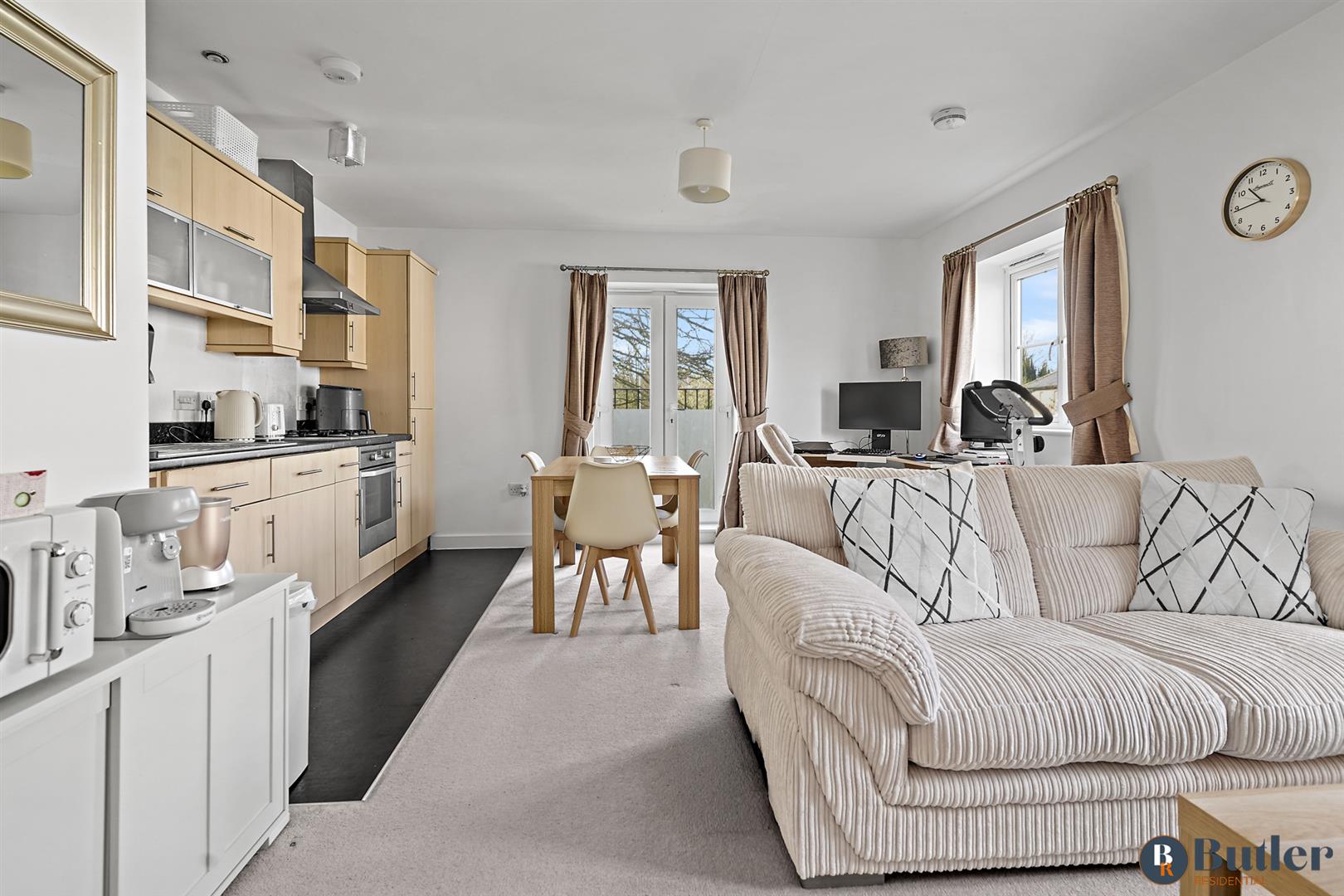 2 bed flat for sale in North Lodge Drive, Cambridge 8