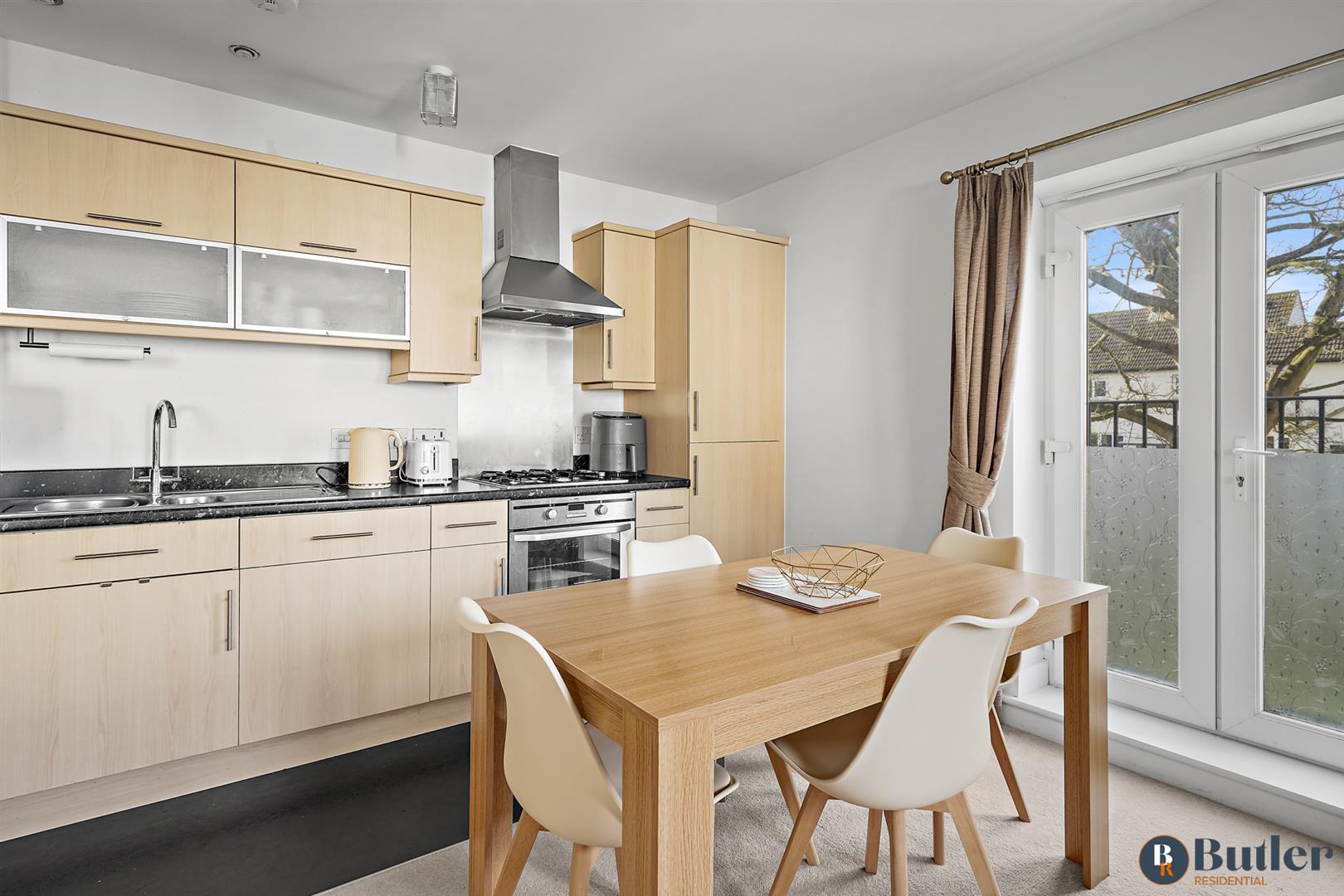 2 bed flat for sale in North Lodge Drive, Cambridge 2