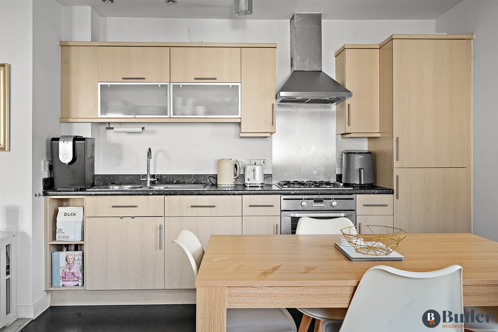 2 bed flat for sale in North Lodge Drive, Cambridge 3