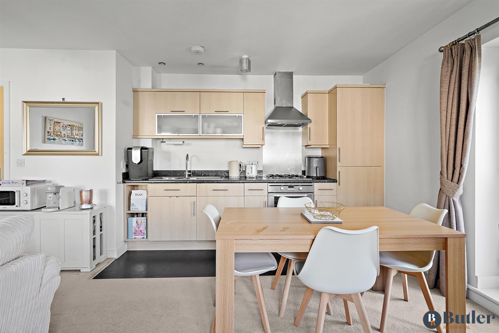 2 bed flat for sale in North Lodge Drive, Cambridge  - Property Image 5