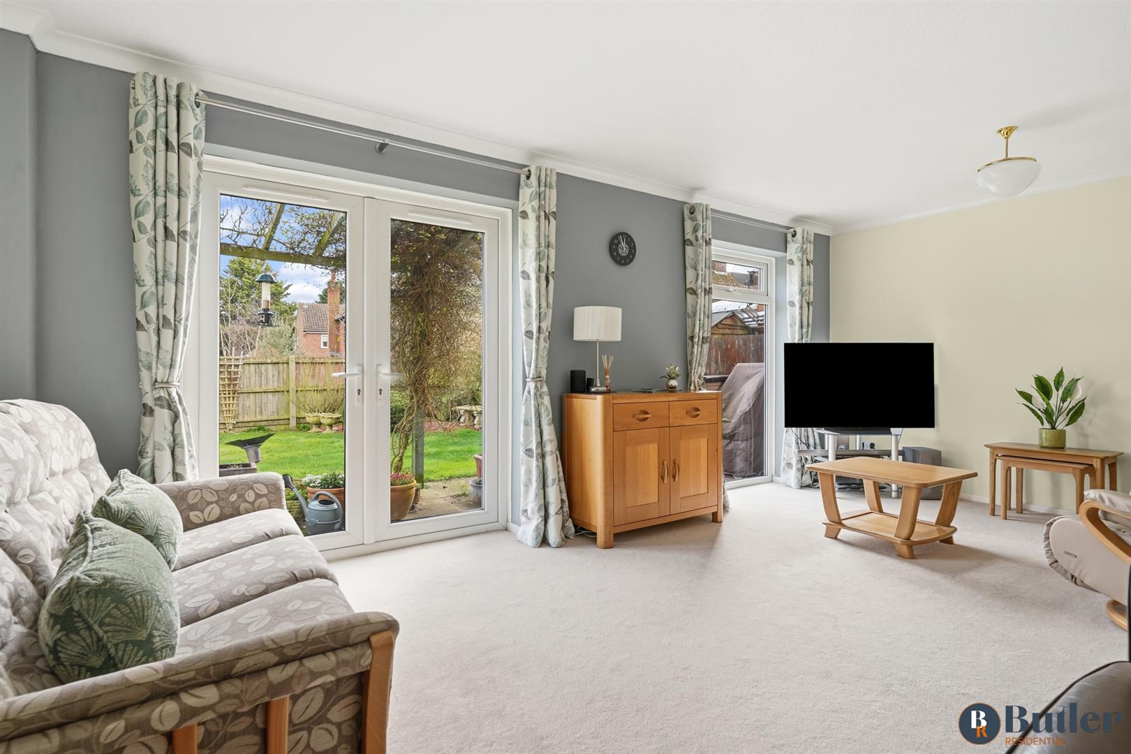 4 bed detached house for sale in Town Orchard, St. Neots  - Property Image 2