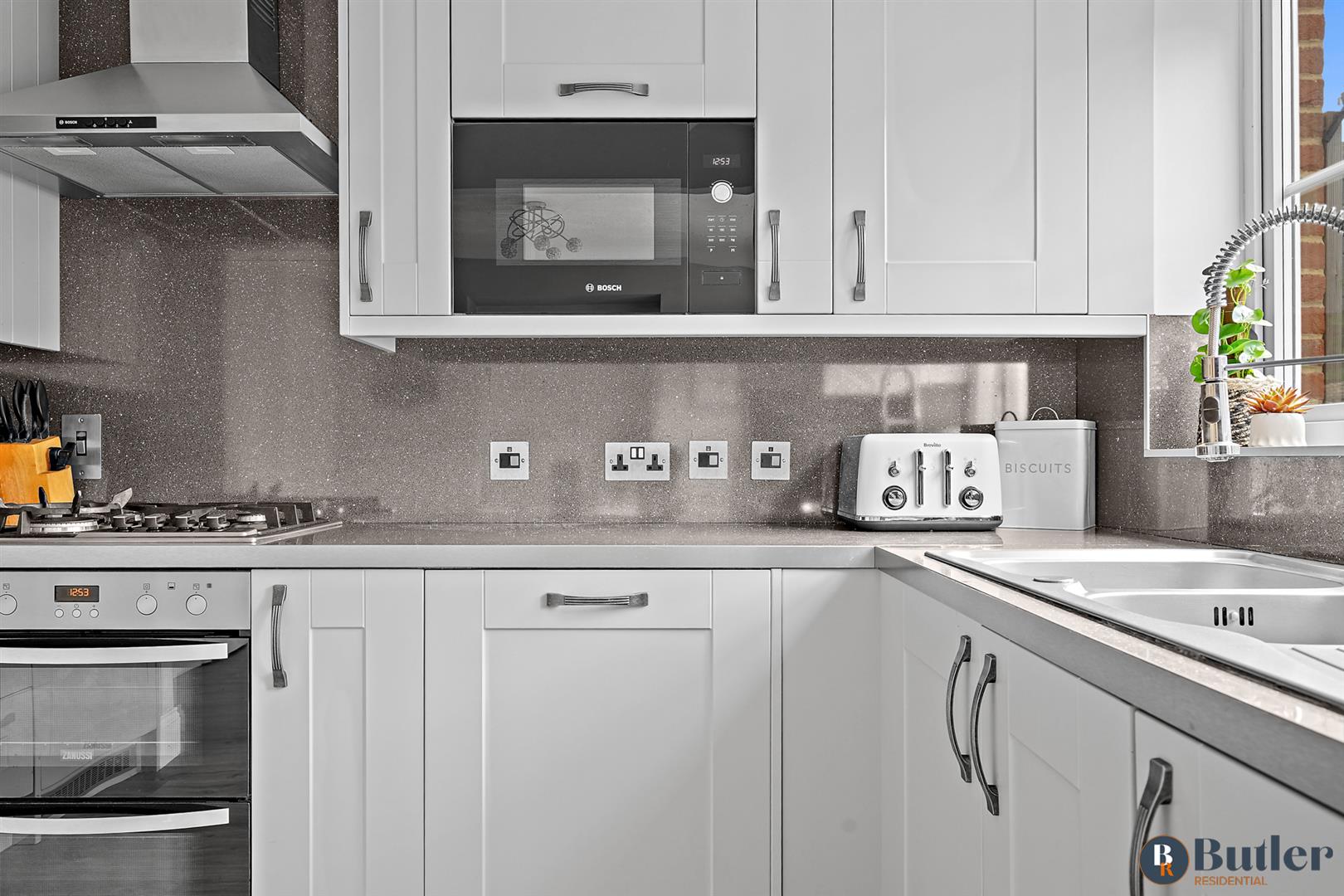 3 bed semi-detached house for sale in Old Bourne Way, Stevenage  - Property Image 12