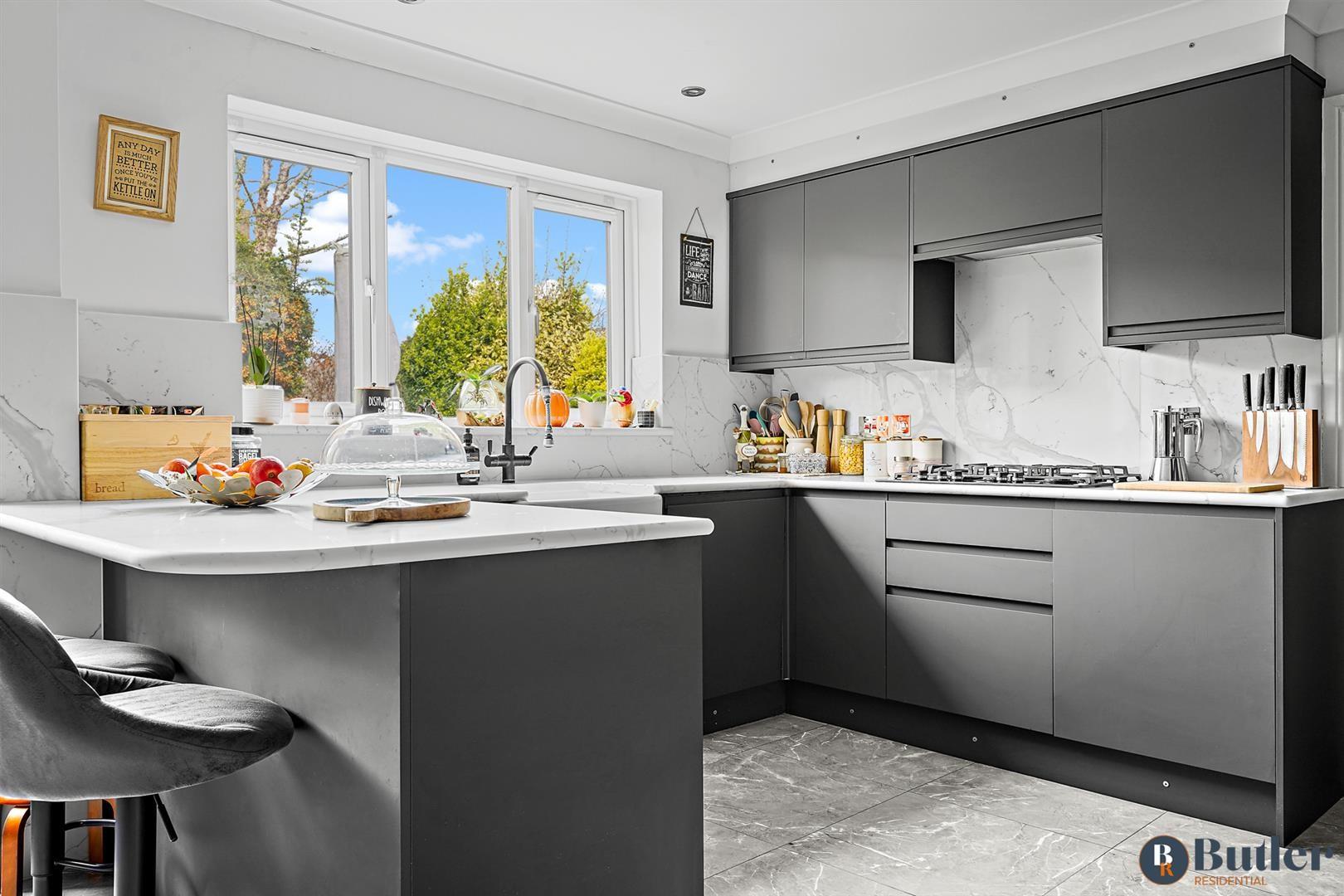 5 bed detached house for sale in Baldock Road, Hitchin  - Property Image 9