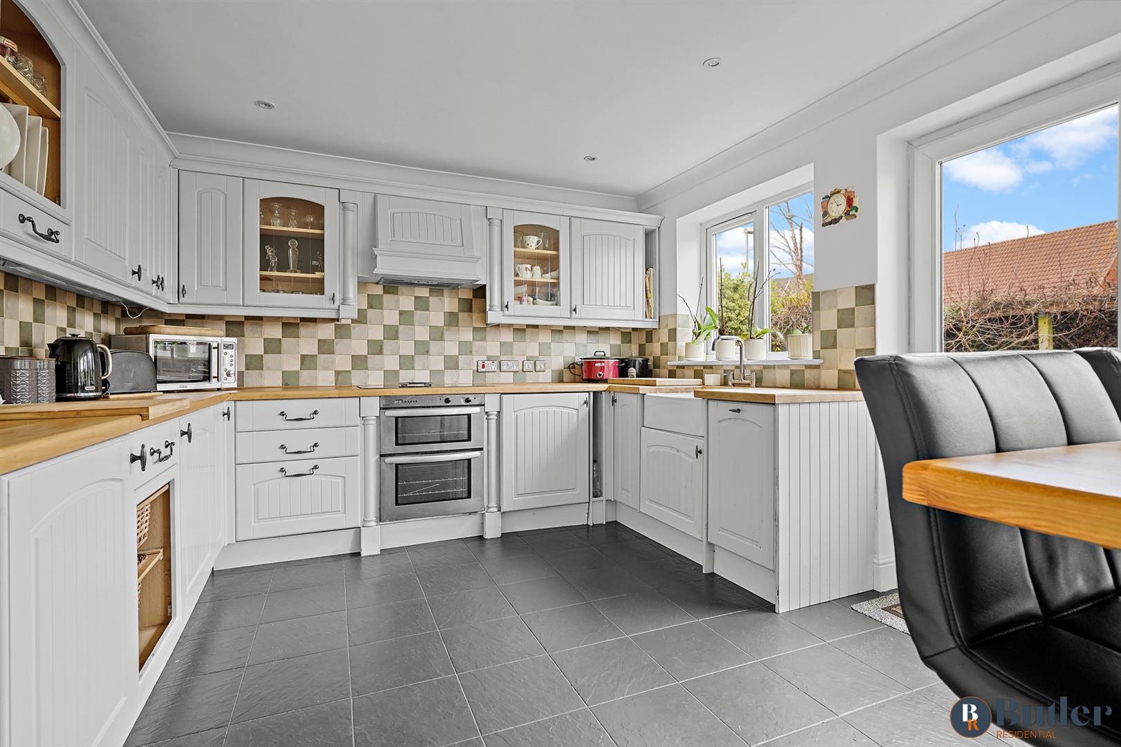 3 bed detached house for sale in Baldock Road, Hitchin  - Property Image 3