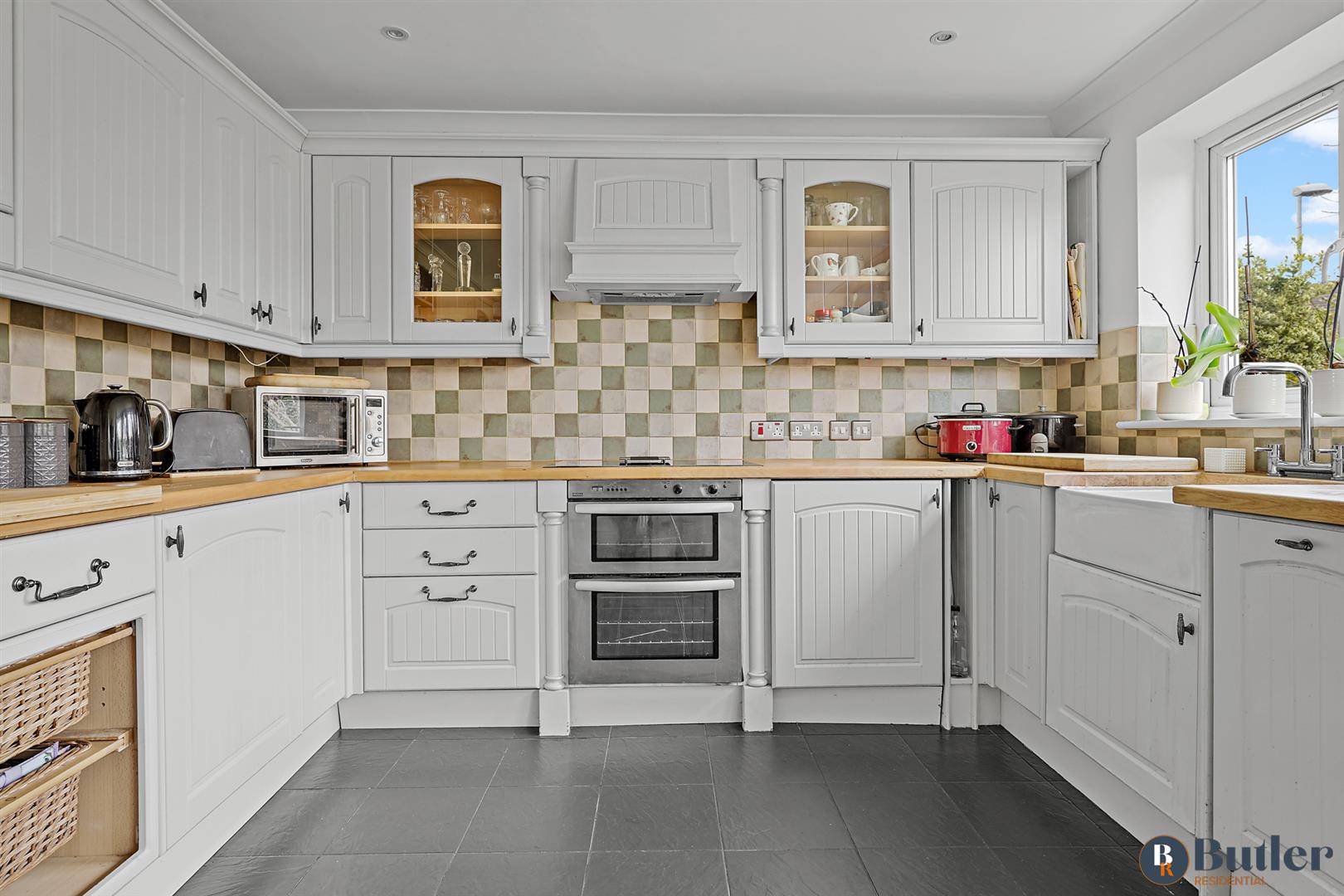 3 bed detached house for sale in Baldock Road, Hitchin 10