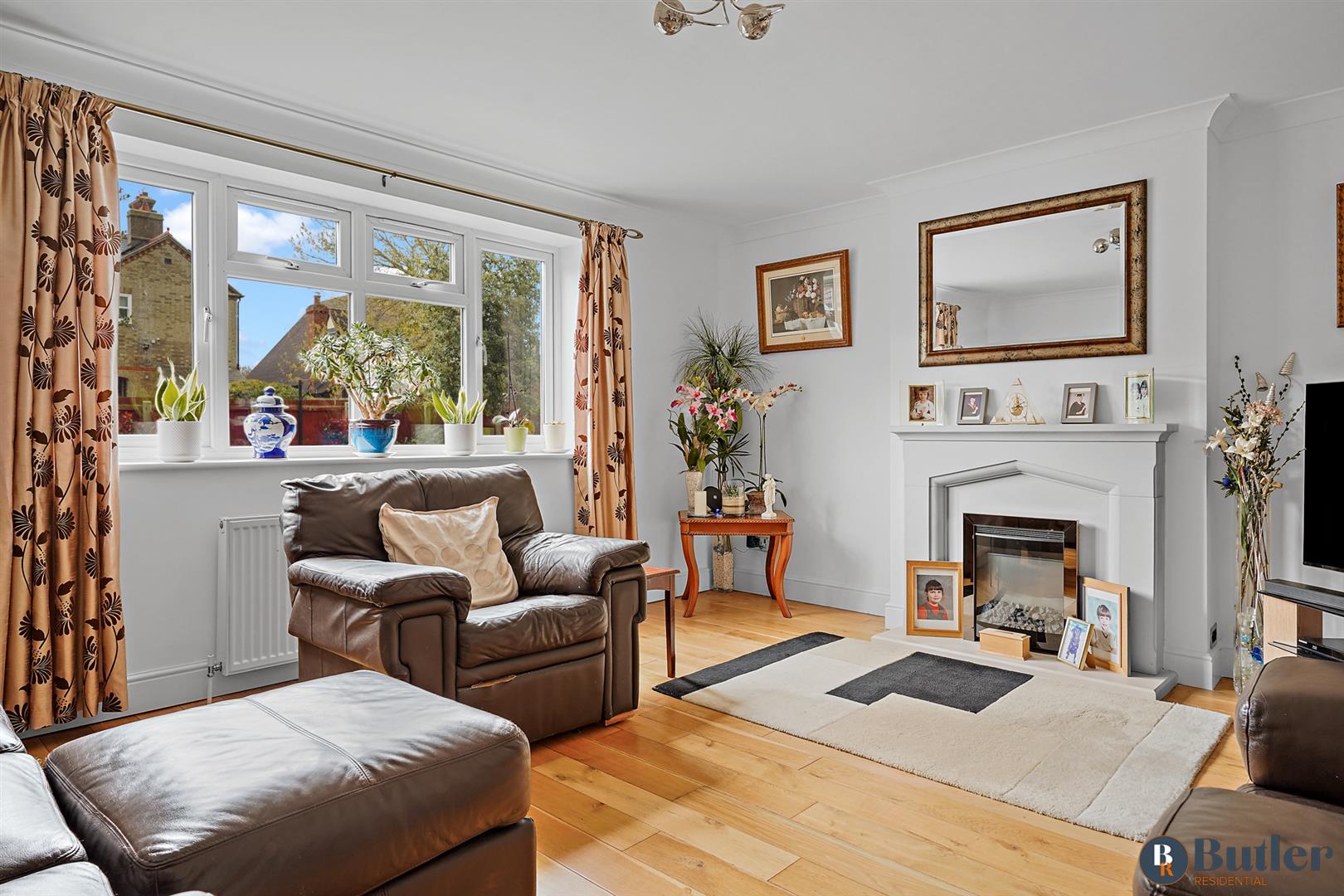 3 bed detached house for sale in Baldock Road, Hitchin 5