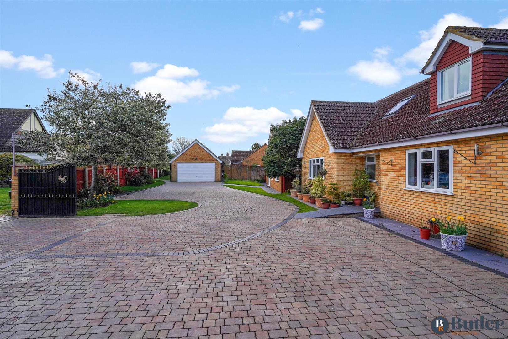 8 bed detached house for sale in Baldock Road, Hitchin 7