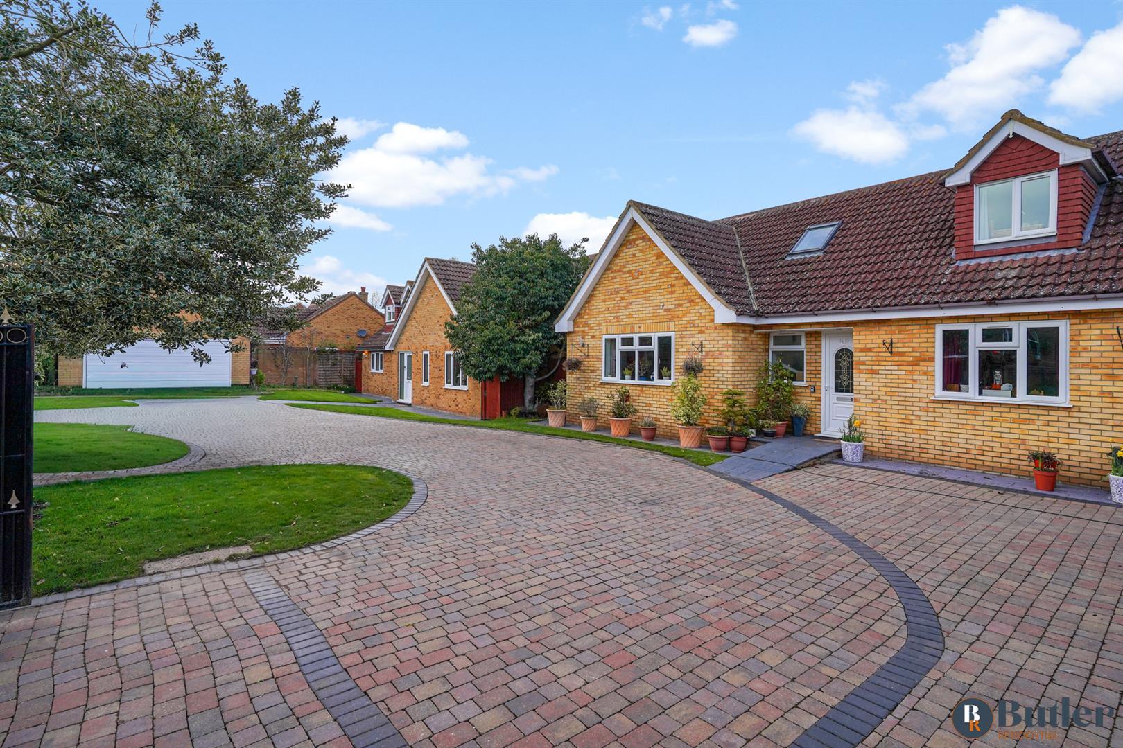 8 bed detached house for sale in Baldock Road, Hitchin 4