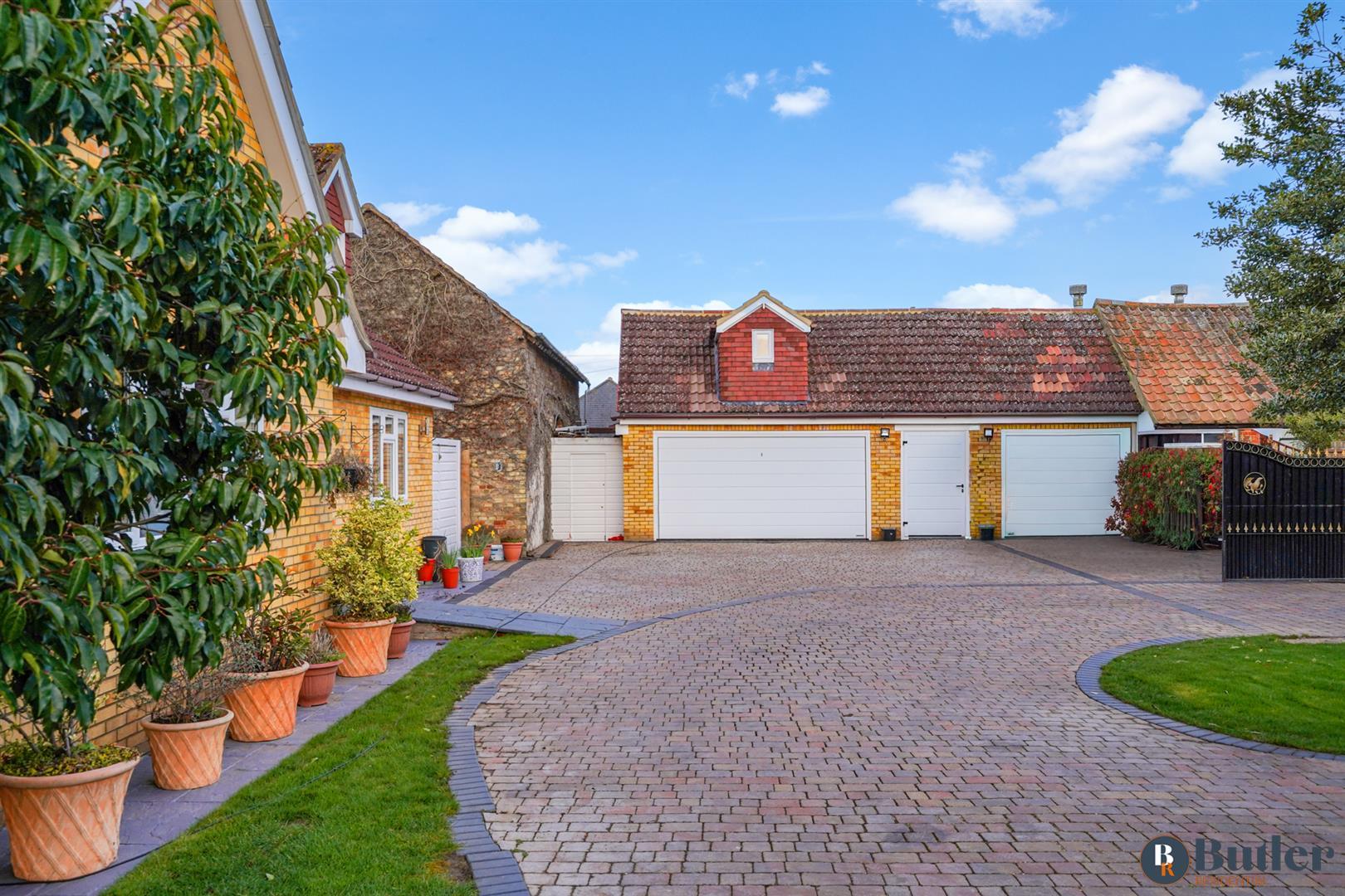 8 bed detached house for sale in Baldock Road, Hitchin 11