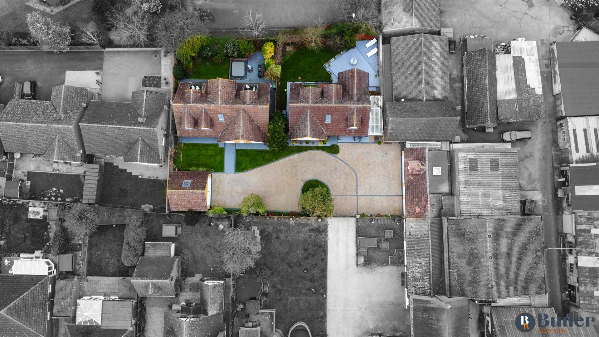 8 bed detached house for sale in Baldock Road, Hitchin  - Property Image 1