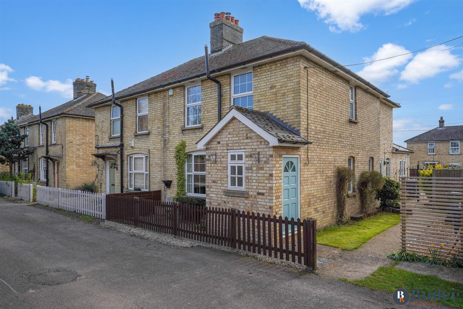 3 bed semi-detached house for sale in Hunts End, St. Neots  - Property Image 1