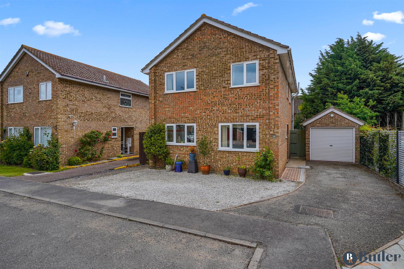 4 bed detached house for sale in Town Orchard, St. Neots  - Property Image 1