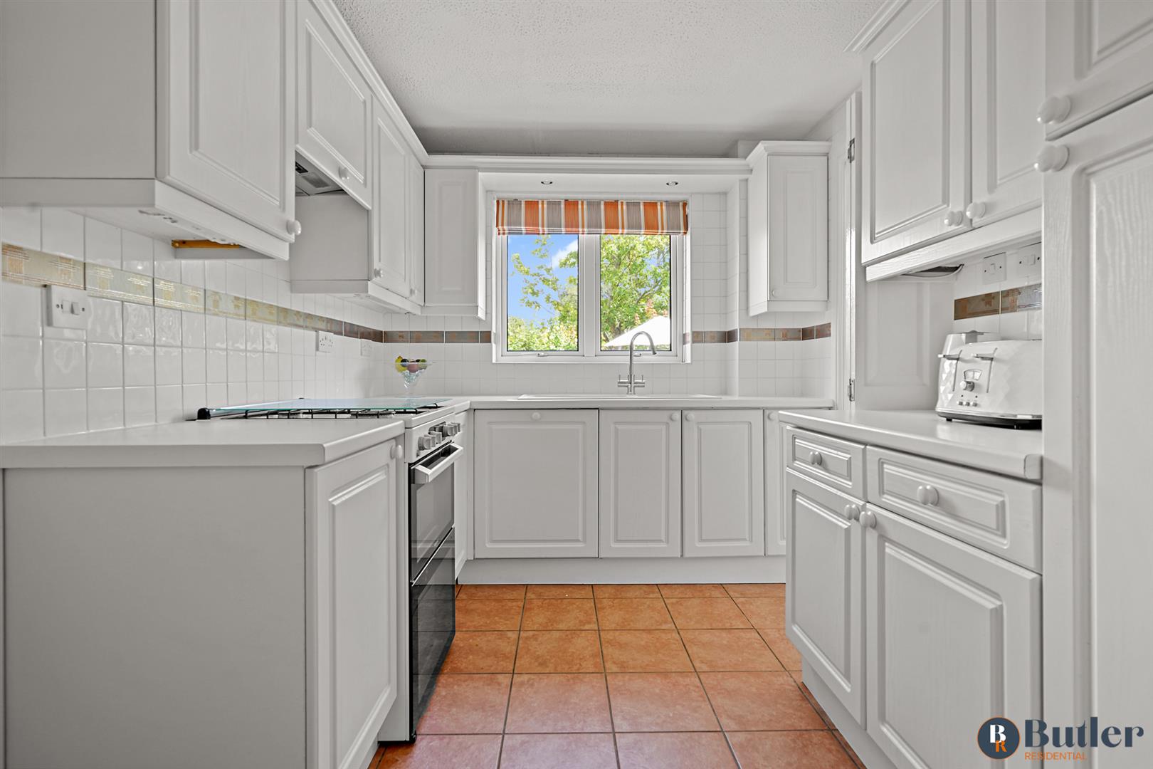 3 bed end of terrace house for sale in Barndicott, Welwyn Garden City  - Property Image 9