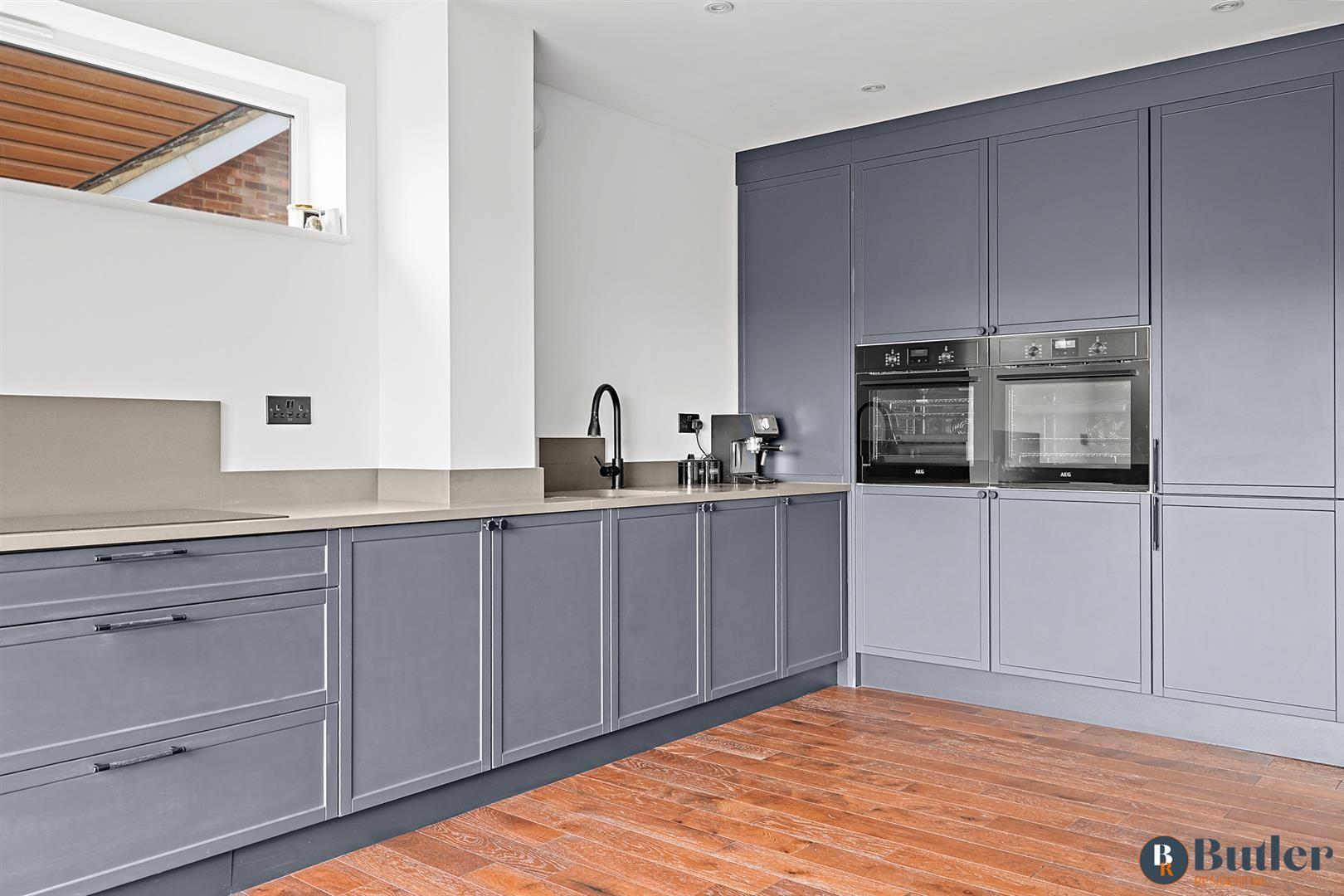 4 bed semi-detached bungalow for sale in Willow Way, Bedford  - Property Image 6