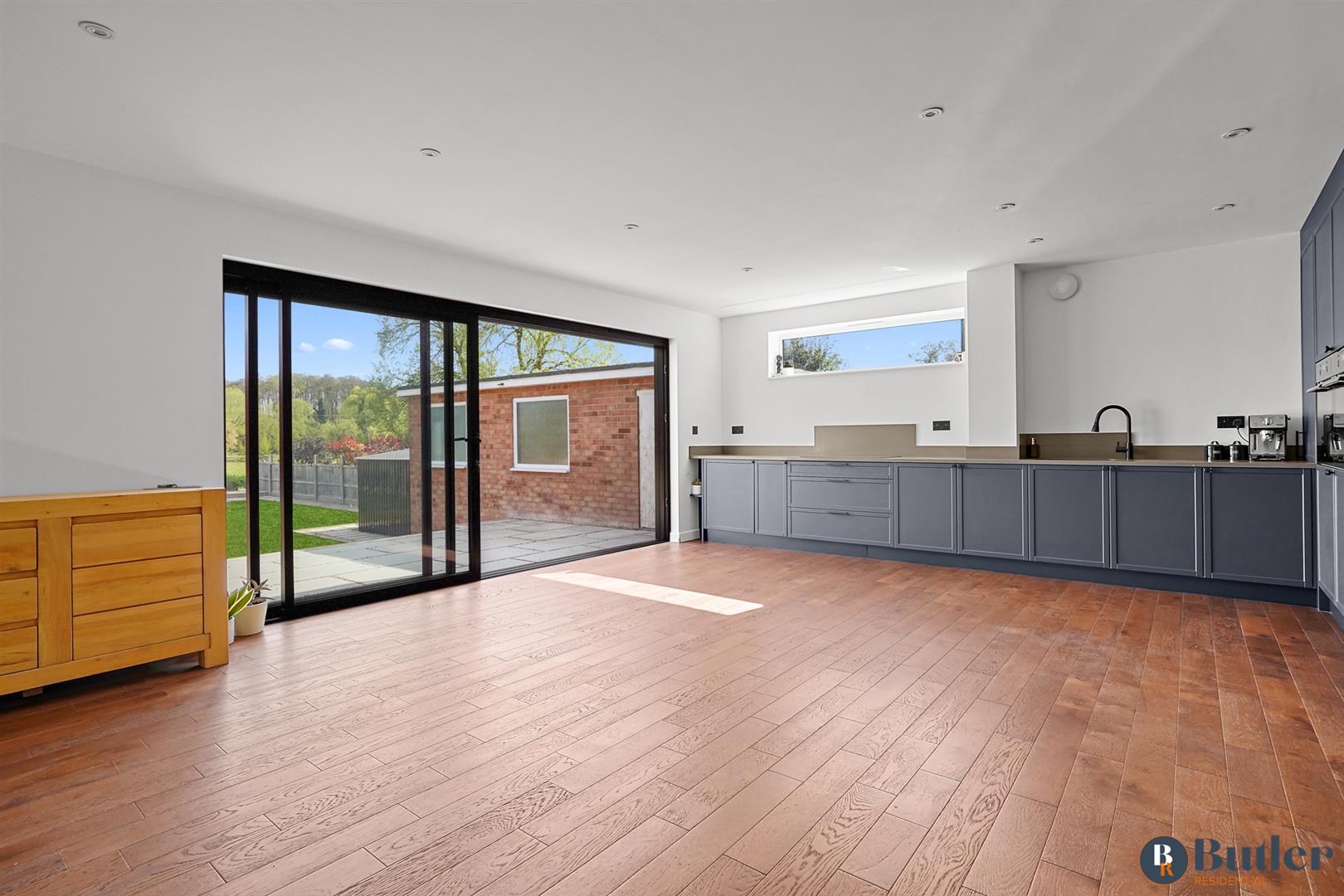 4 bed semi-detached bungalow for sale in Willow Way, Bedford 2