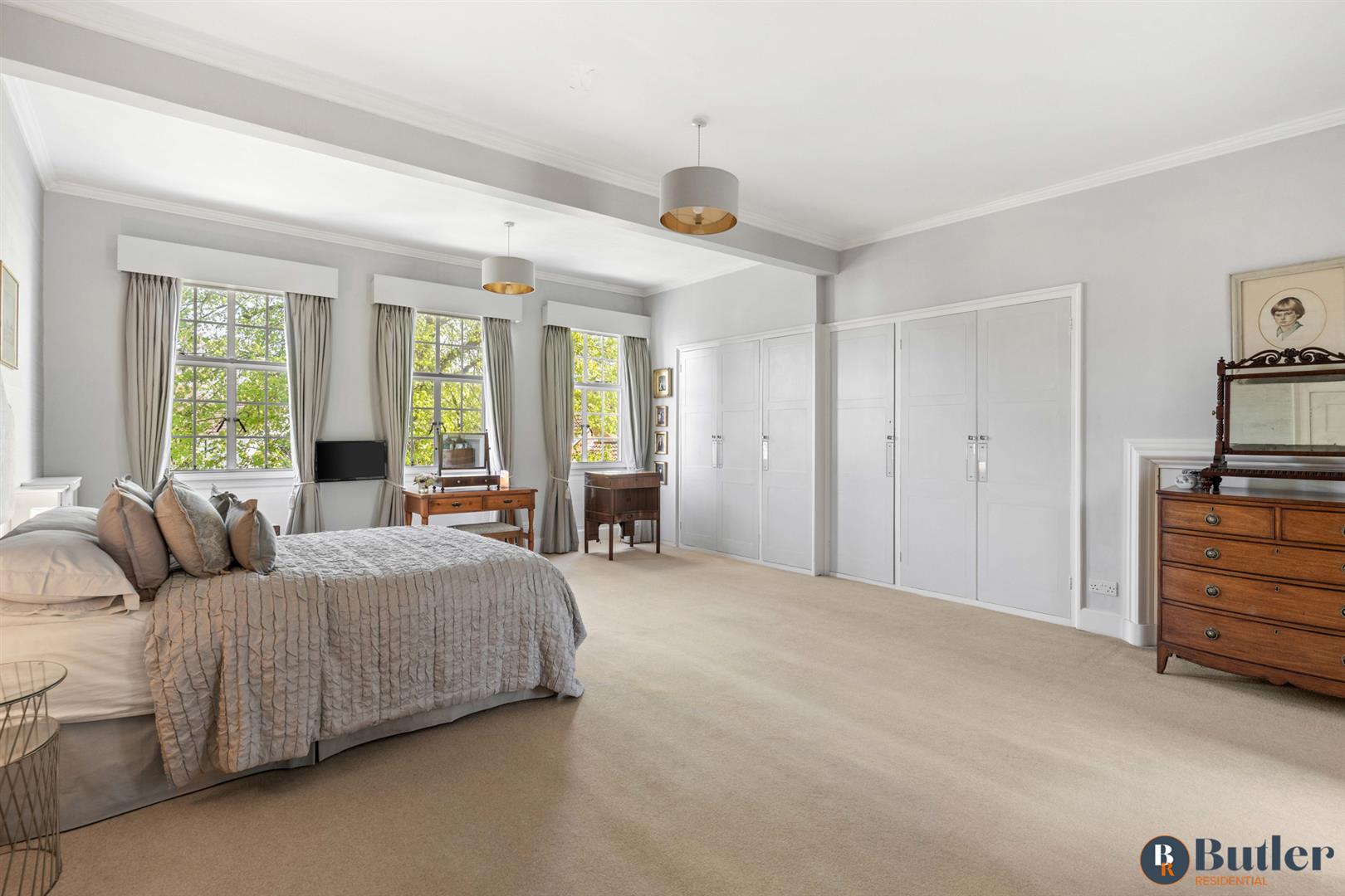 7 bed detached house for sale in Silver Street, St. Neots  - Property Image 44