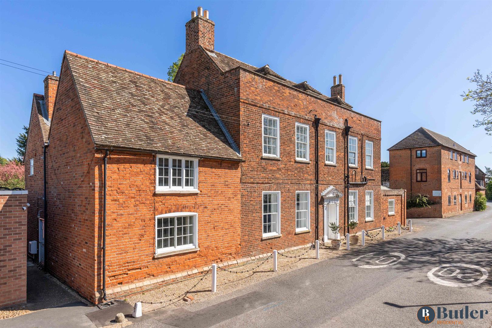 7 bed detached house for sale in Silver Street, St. Neots  - Property Image 109