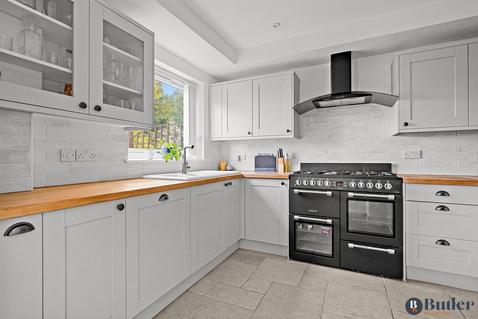 4 bed link detached house for sale in Edinburgh Drive, St. Neots  - Property Image 8